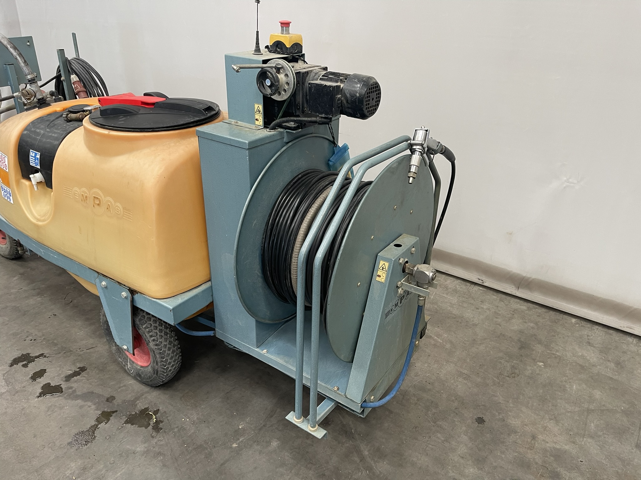 Empas spuitkar 600 liter incl. slanghaspel