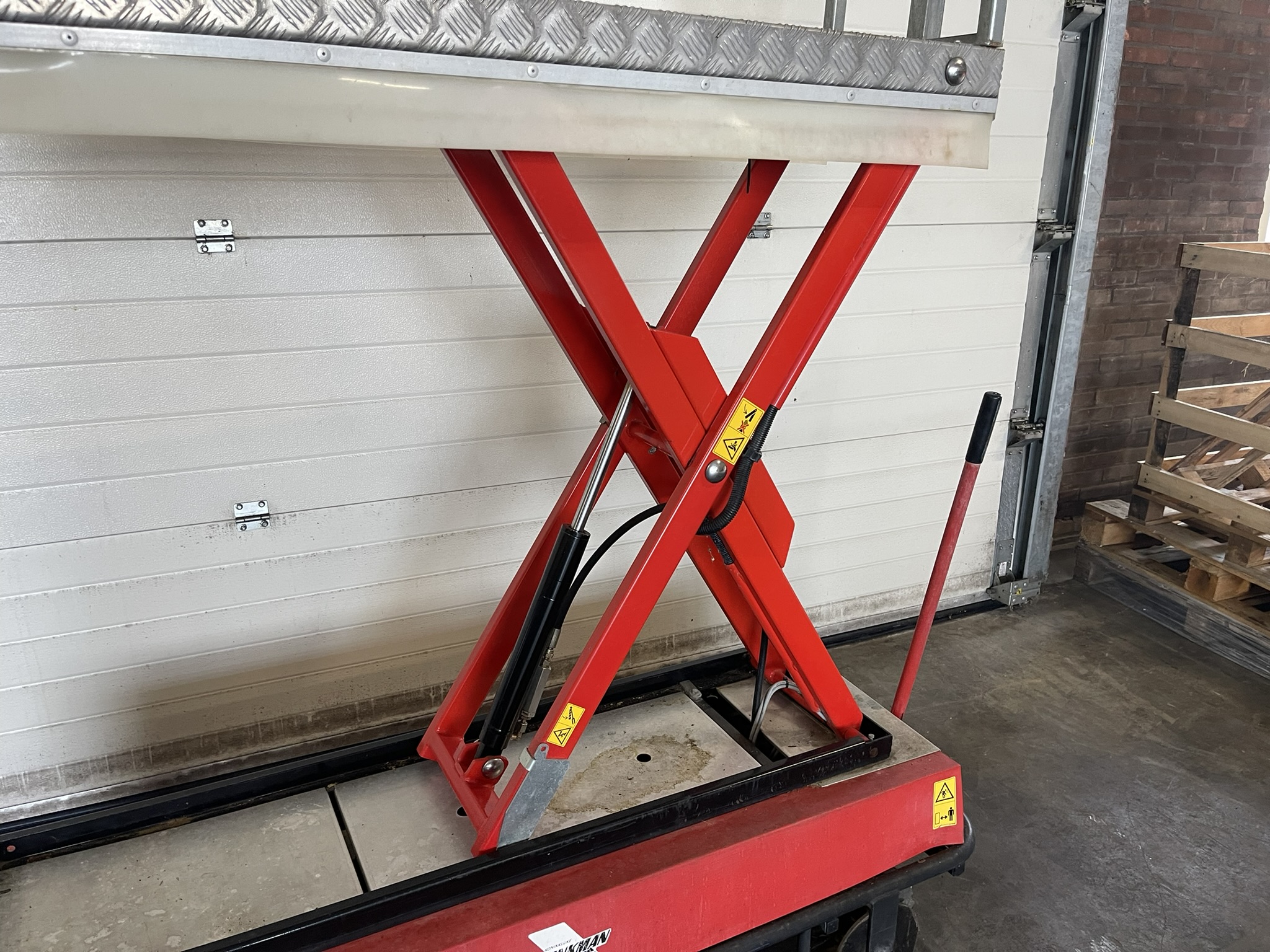 Berg pipe rail aerial worker