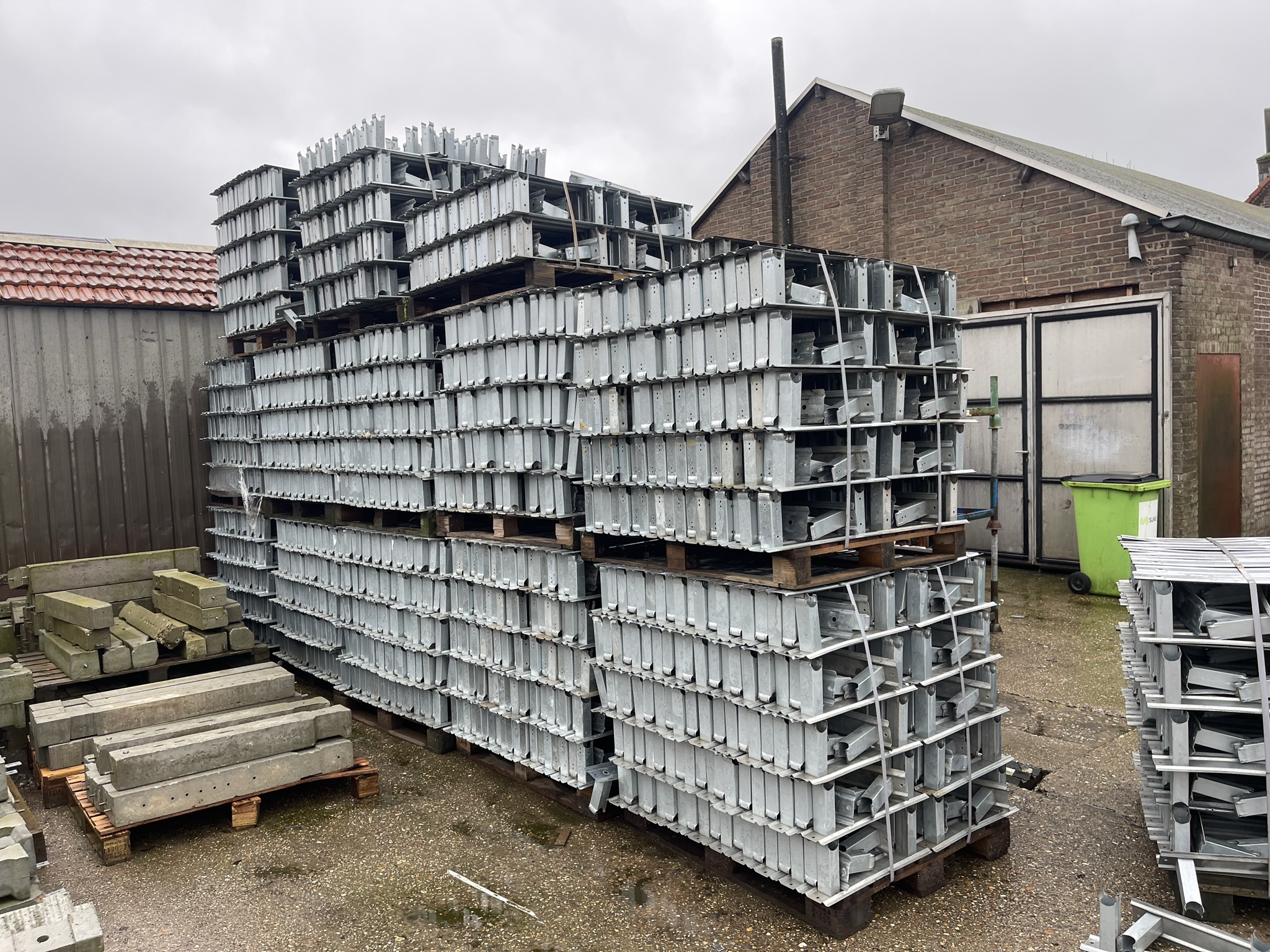 Pipe rail supports clamped 150 mm