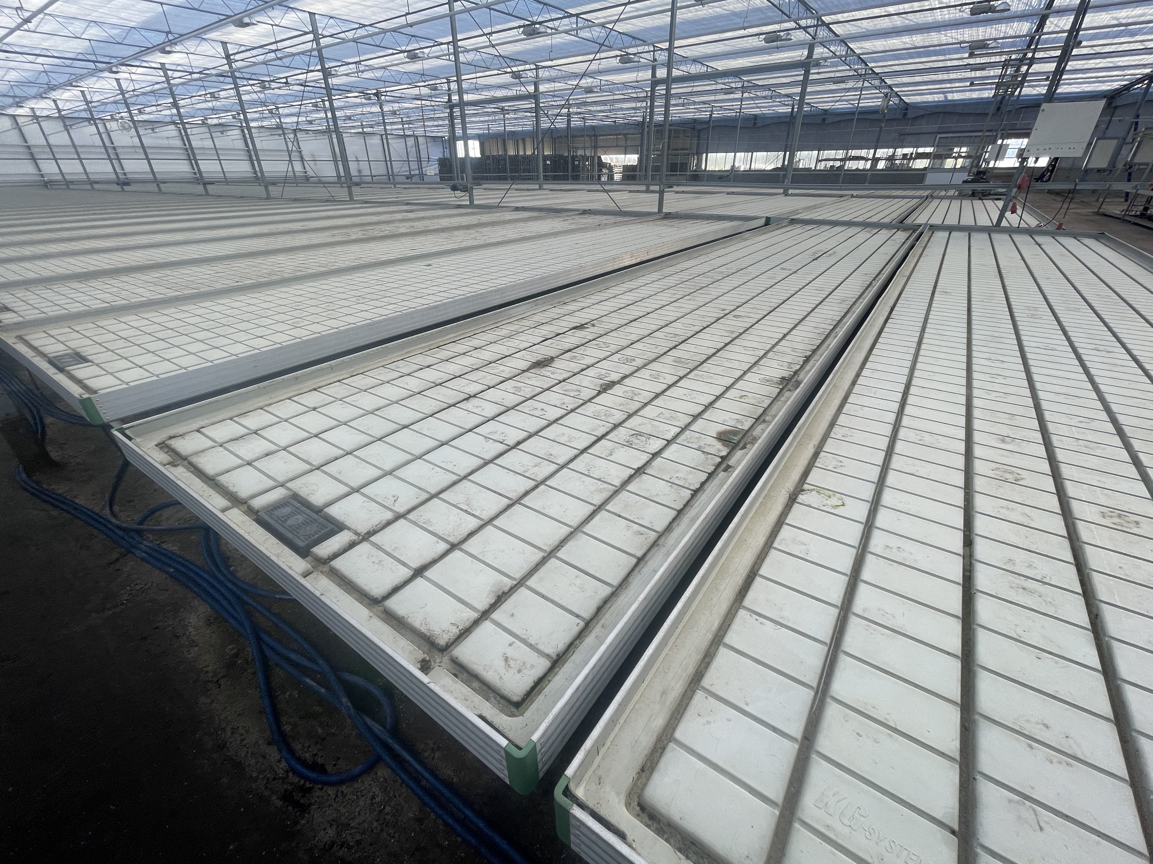 Roltafels met eb en vloed bodem