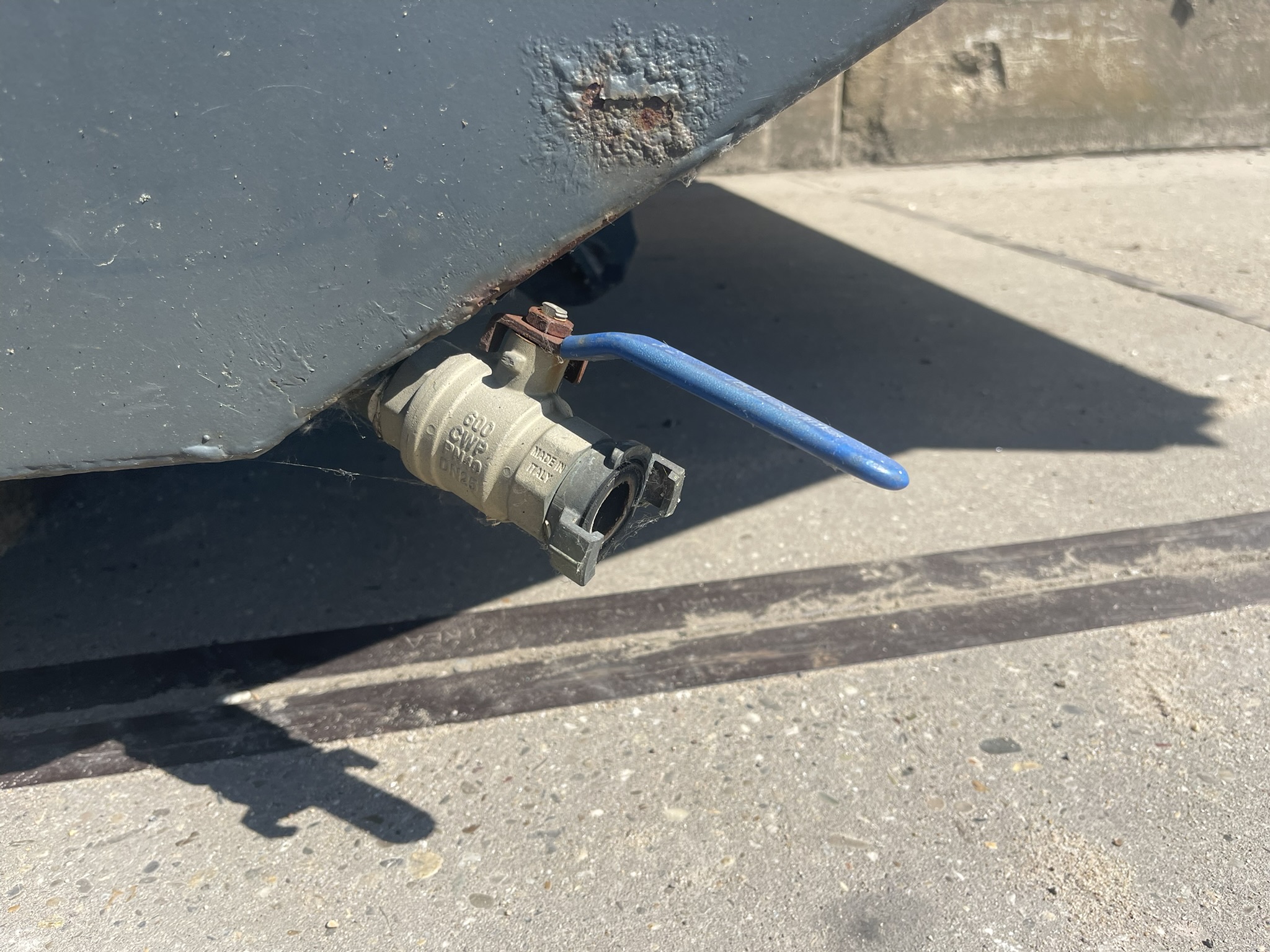 10 m³ container with hydraulic valve