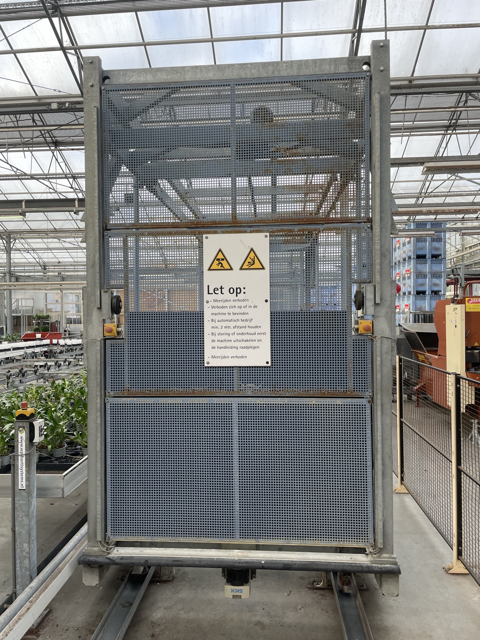 Automatic container transporter