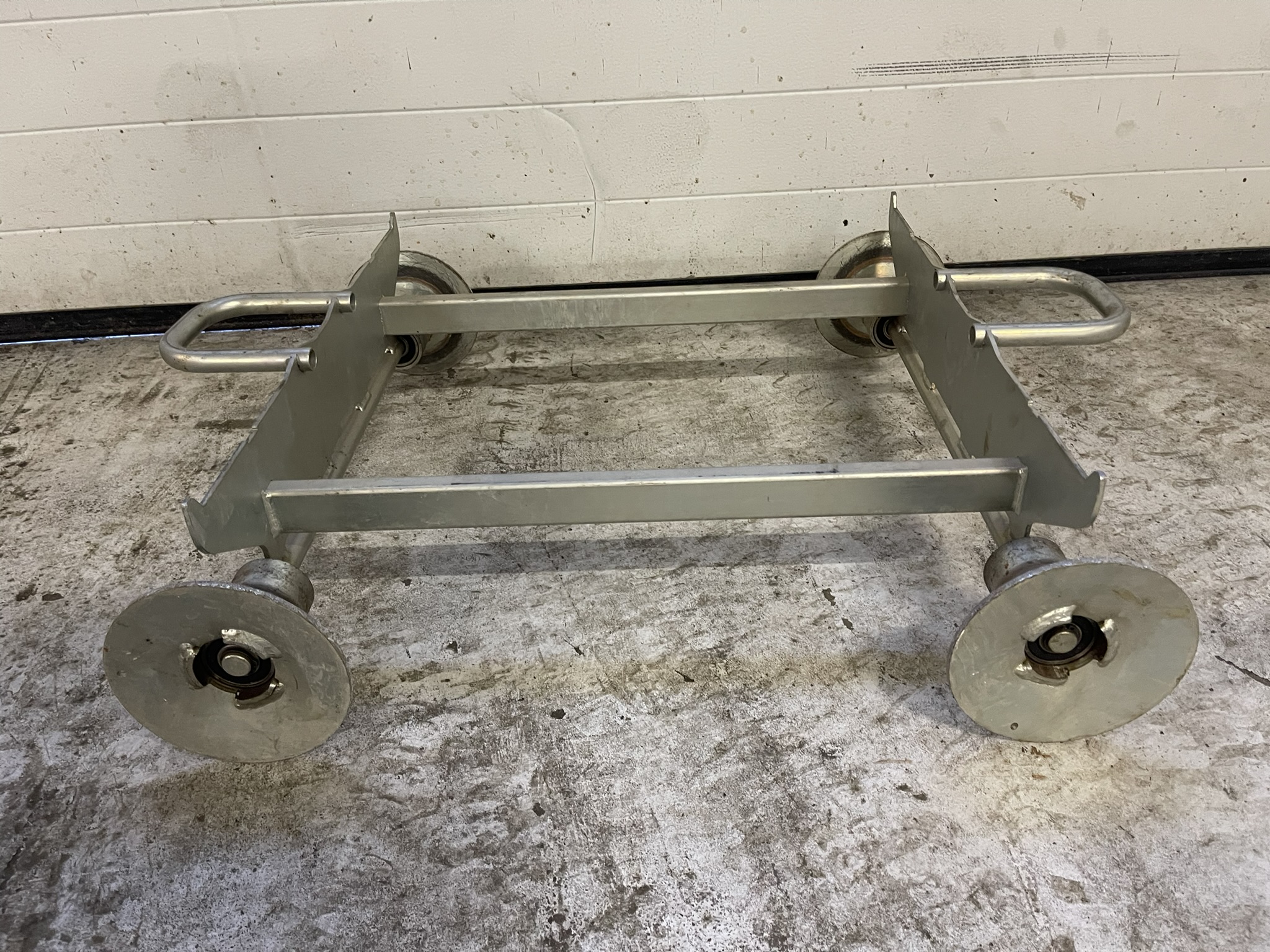 Pipe rail trolleys for Danish trolleys