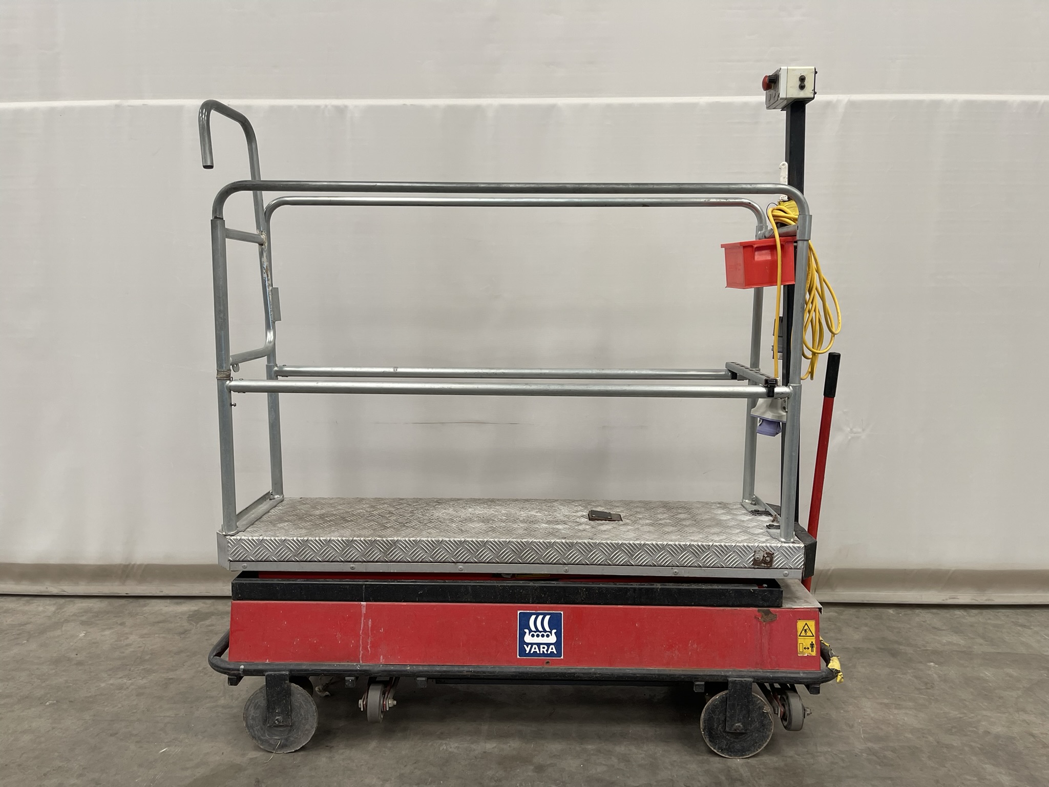 Berg pipe rail aerial work platform