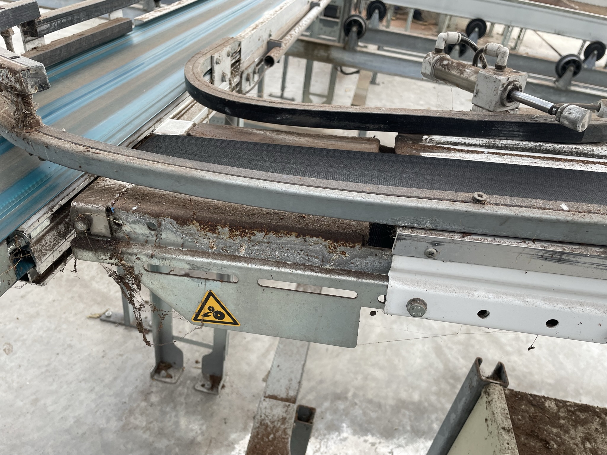 Various loose parts WPS delivery, sorting and buffer system