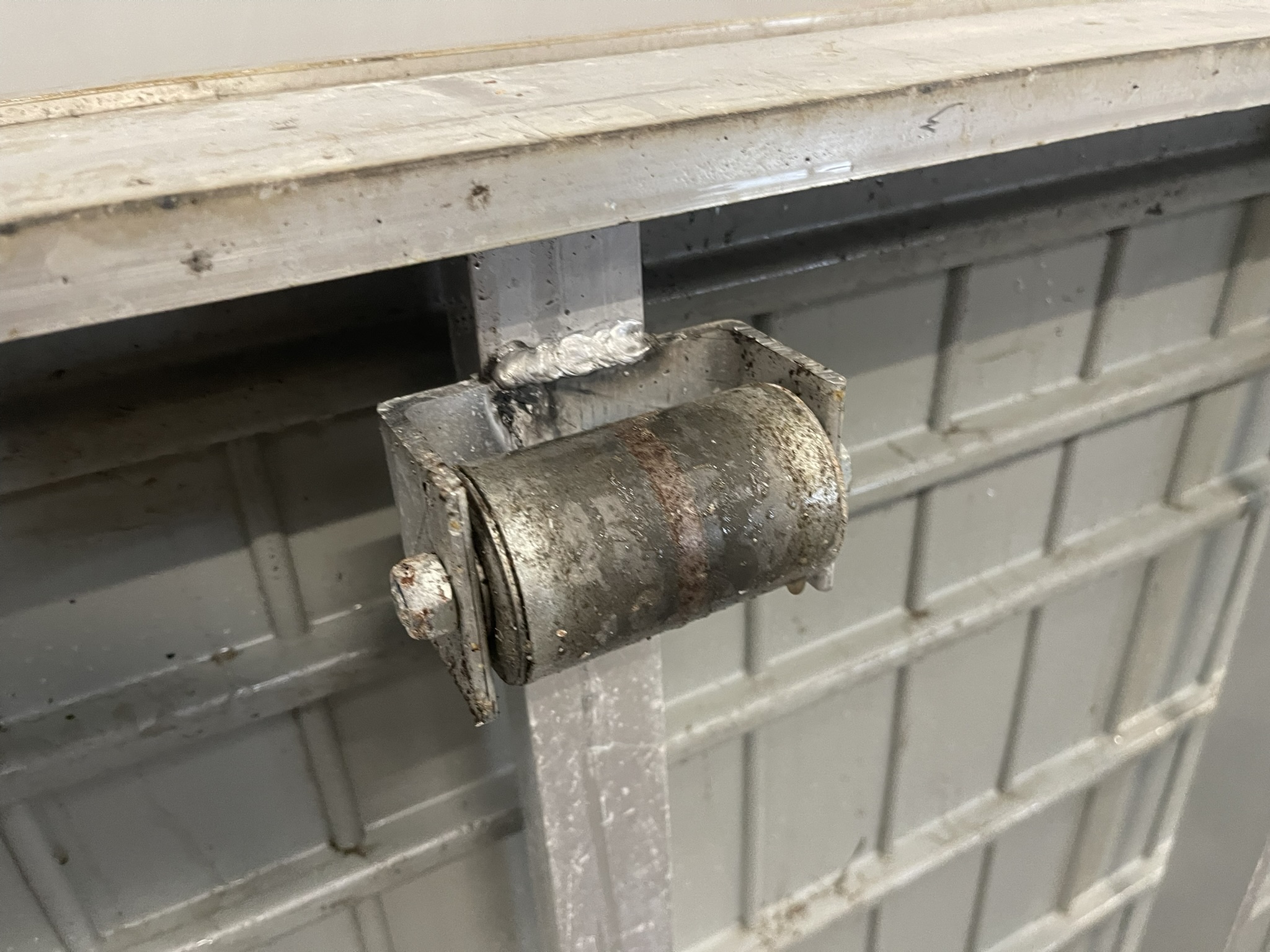 Aluminium rolcontainers with plastic ebb and flowbottom