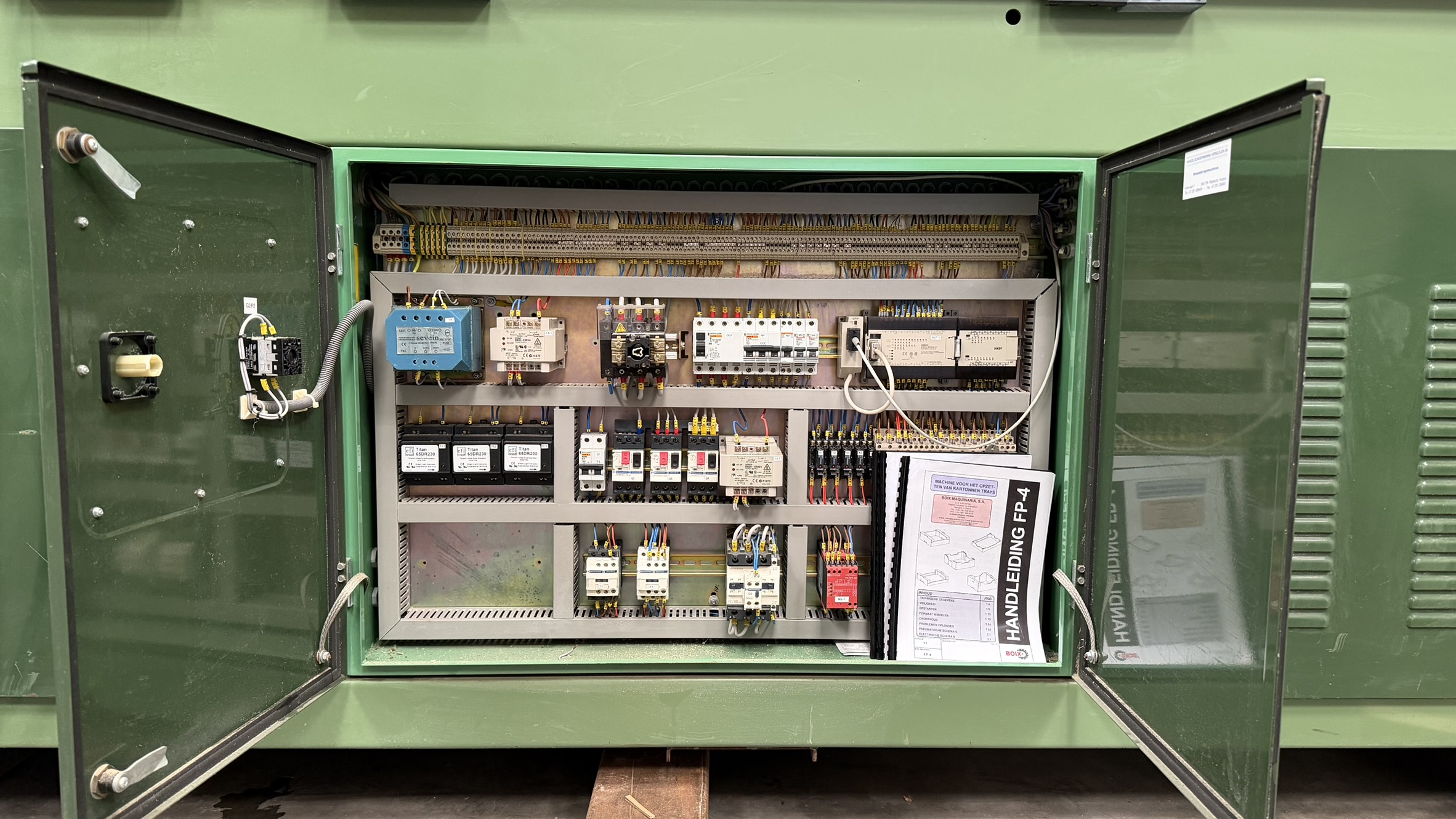 Boix dozenopzetmachine incl. stapel/uitvoer unit