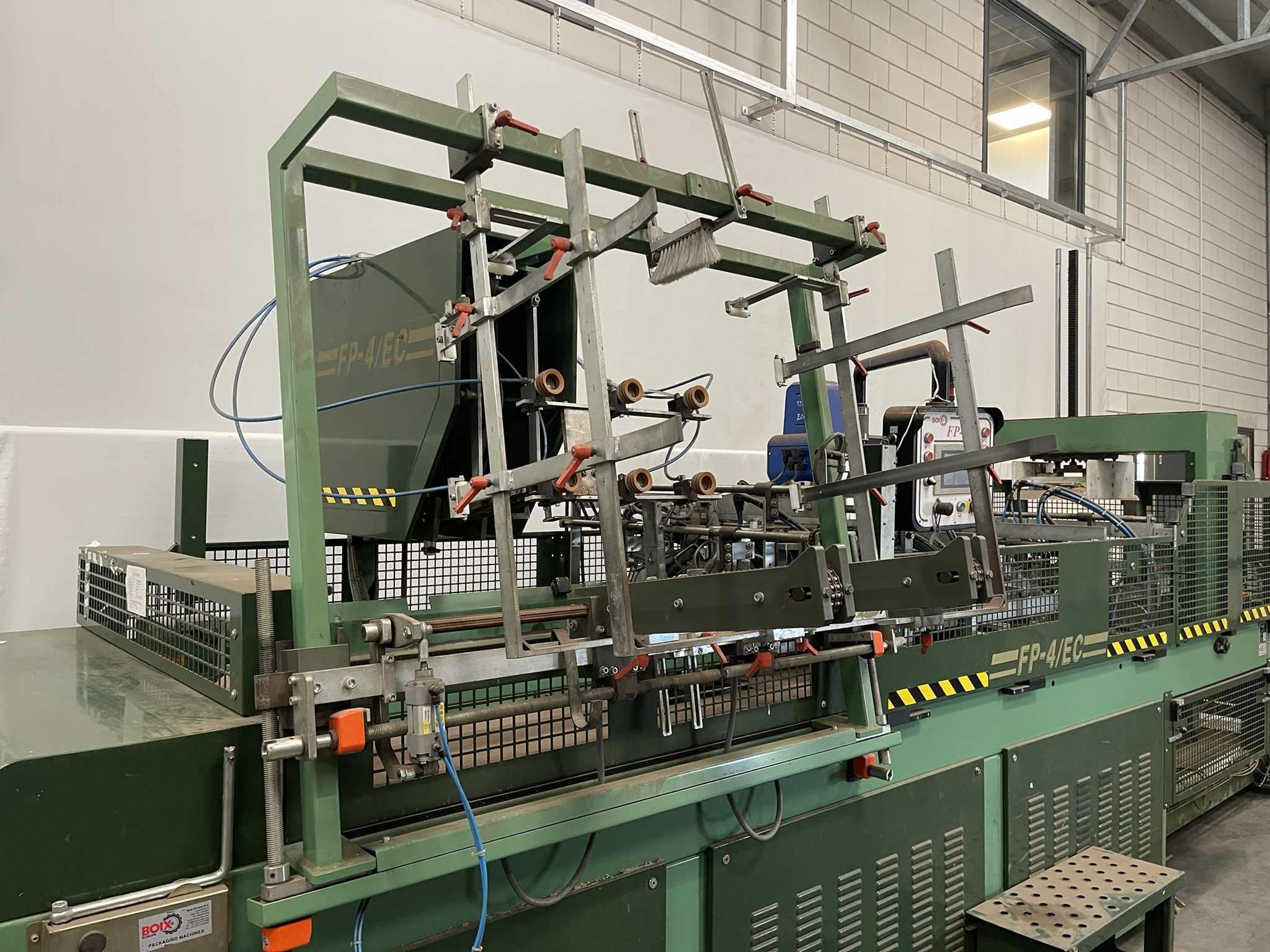 Boix dozenopzetmachine incl. stapel/uitvoer unit