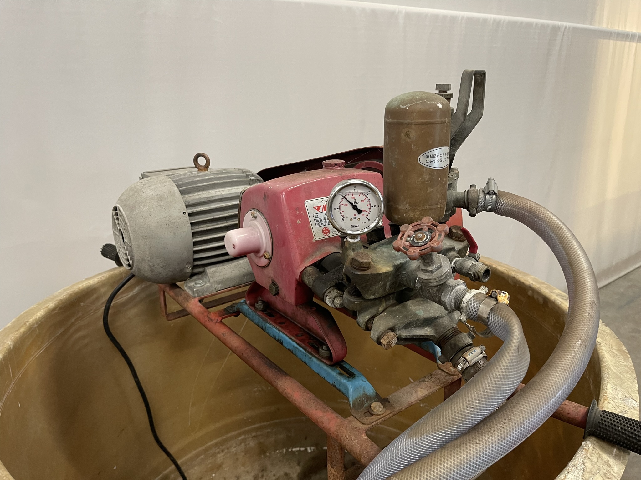 Pump incl. 650 liters barrel