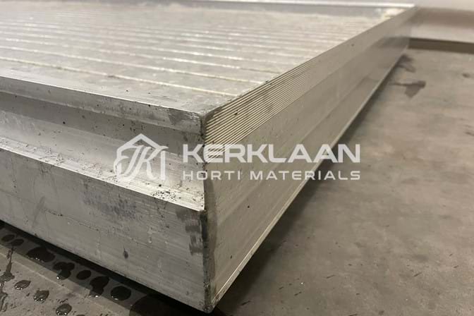 Aluminum mobile container with aluminium ebb and flow bottom