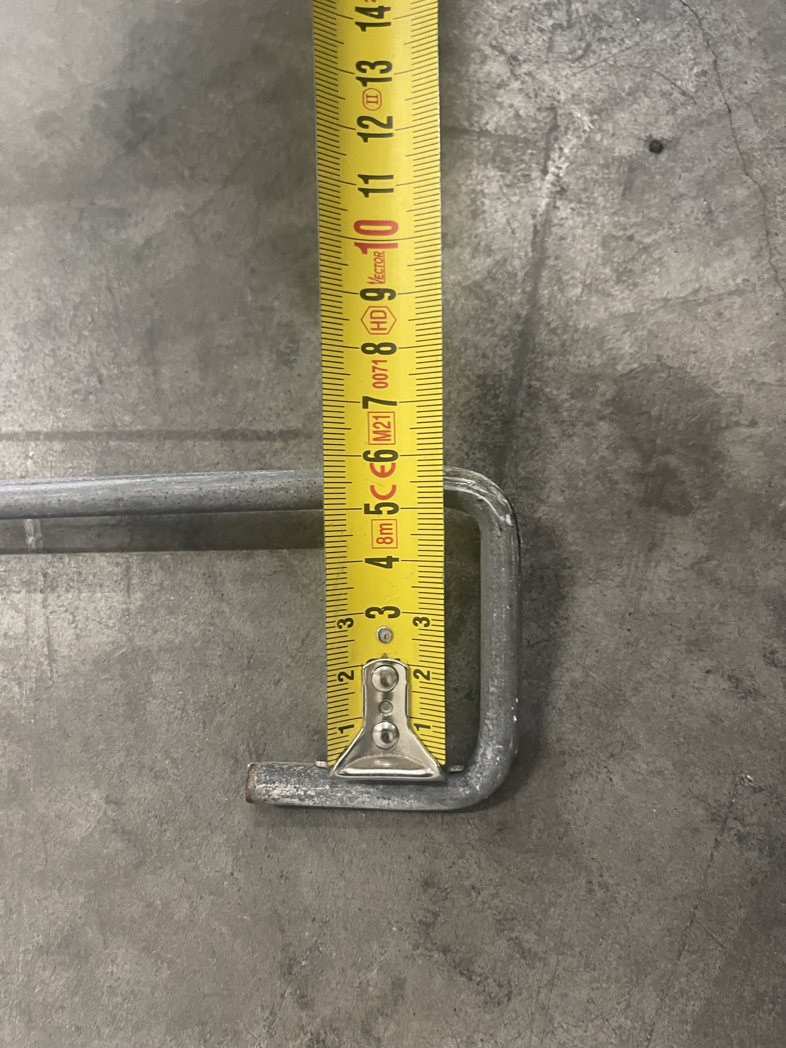 Cultivation gutters suspension hooks