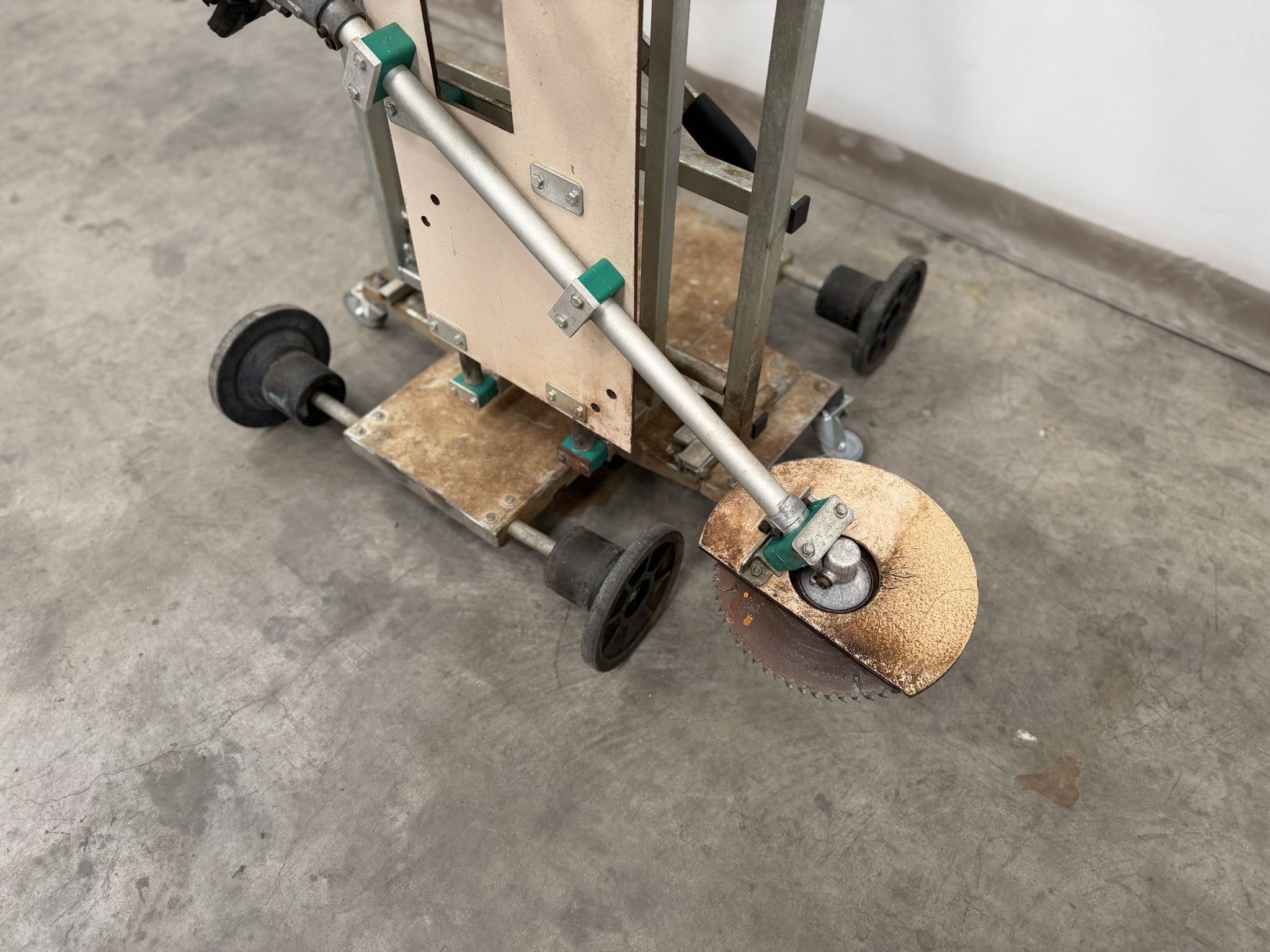 pipe rail log saw