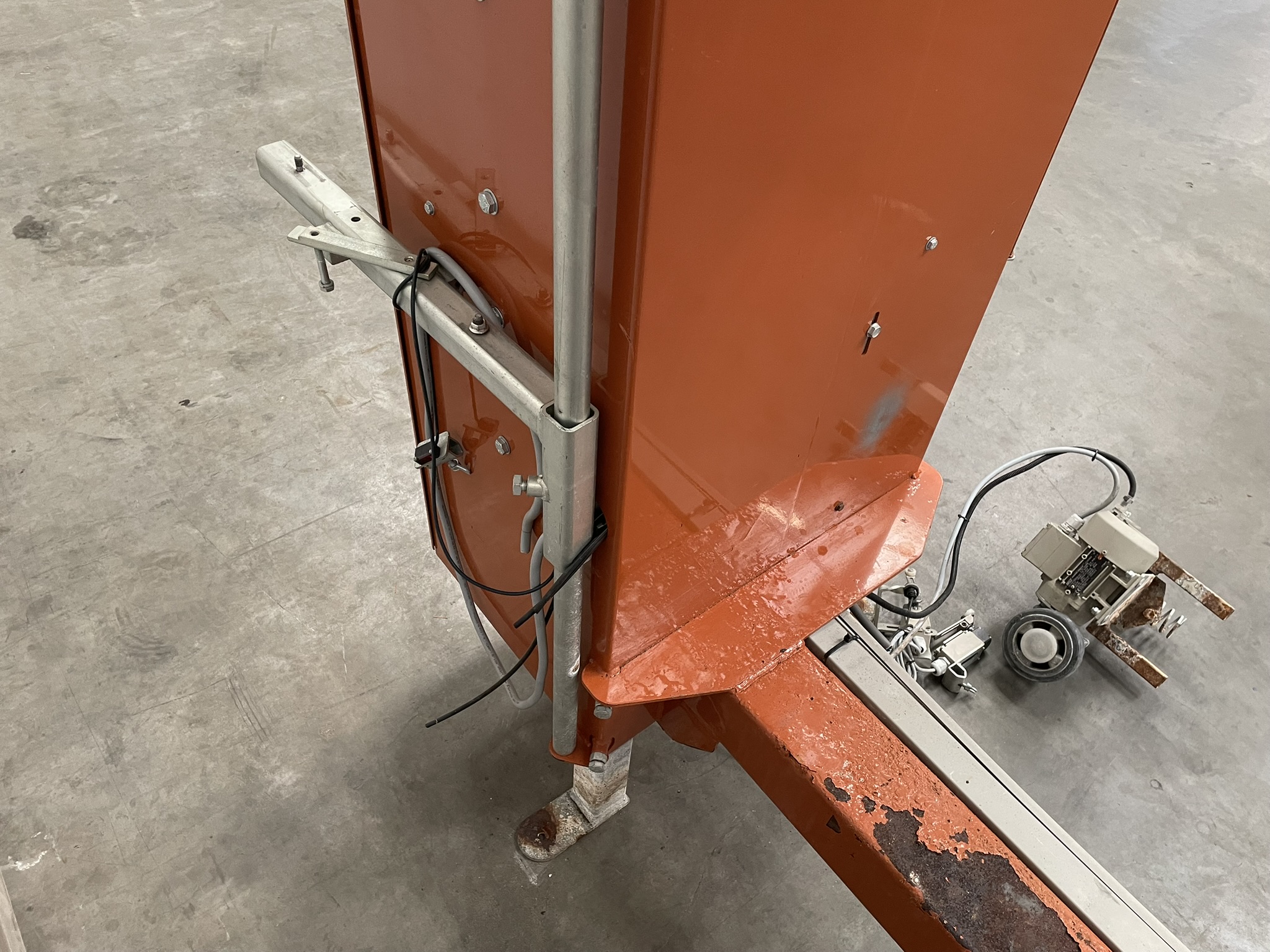 Javo Swing drop-down robots