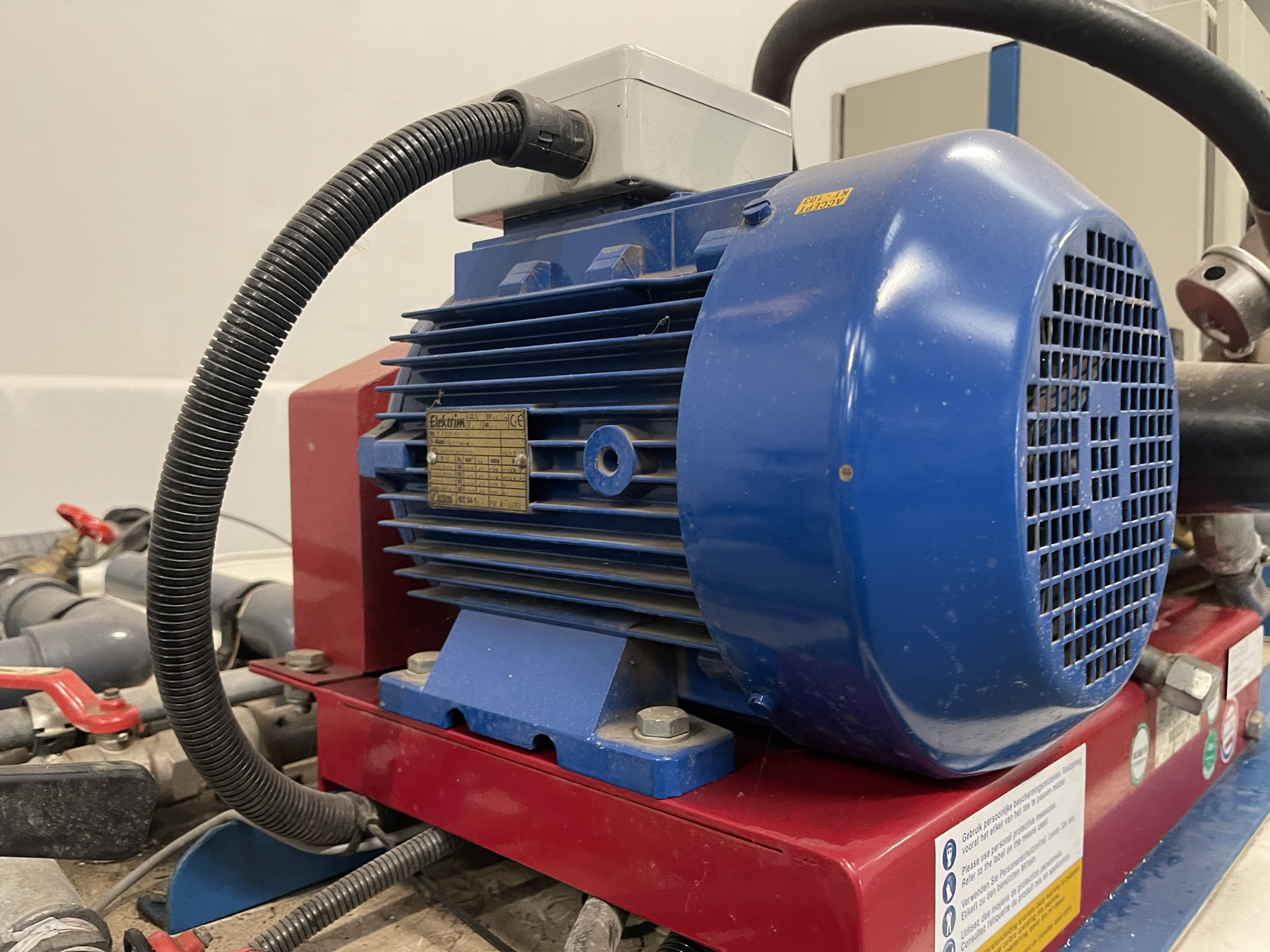 Empas pompset incl. 2300 liter bak