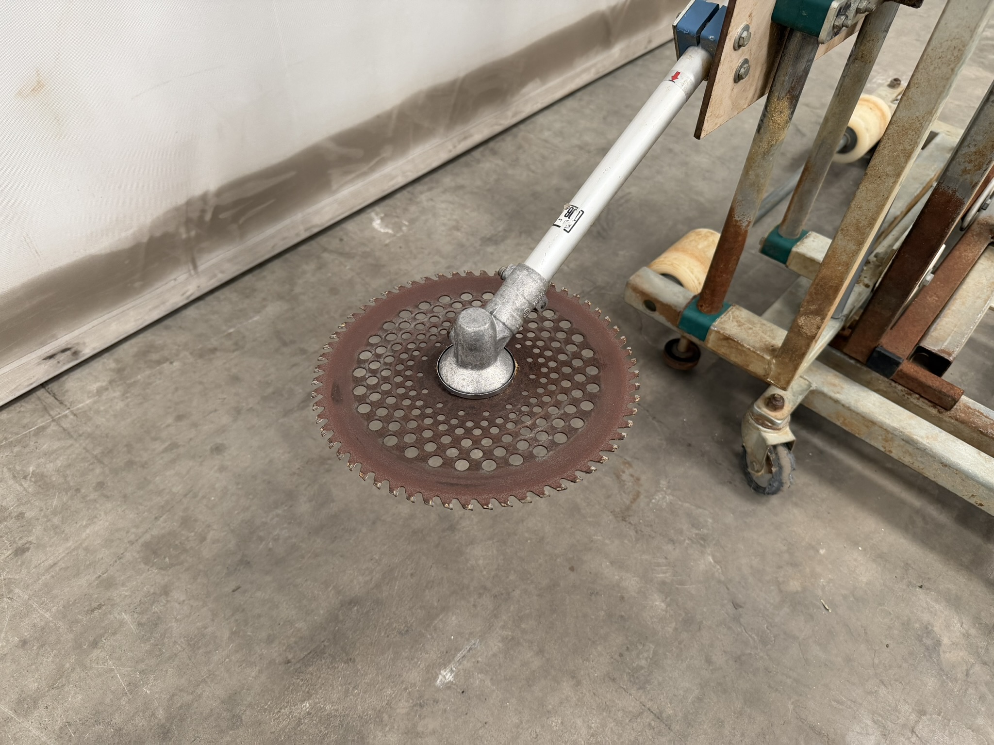 pipe rail log saw