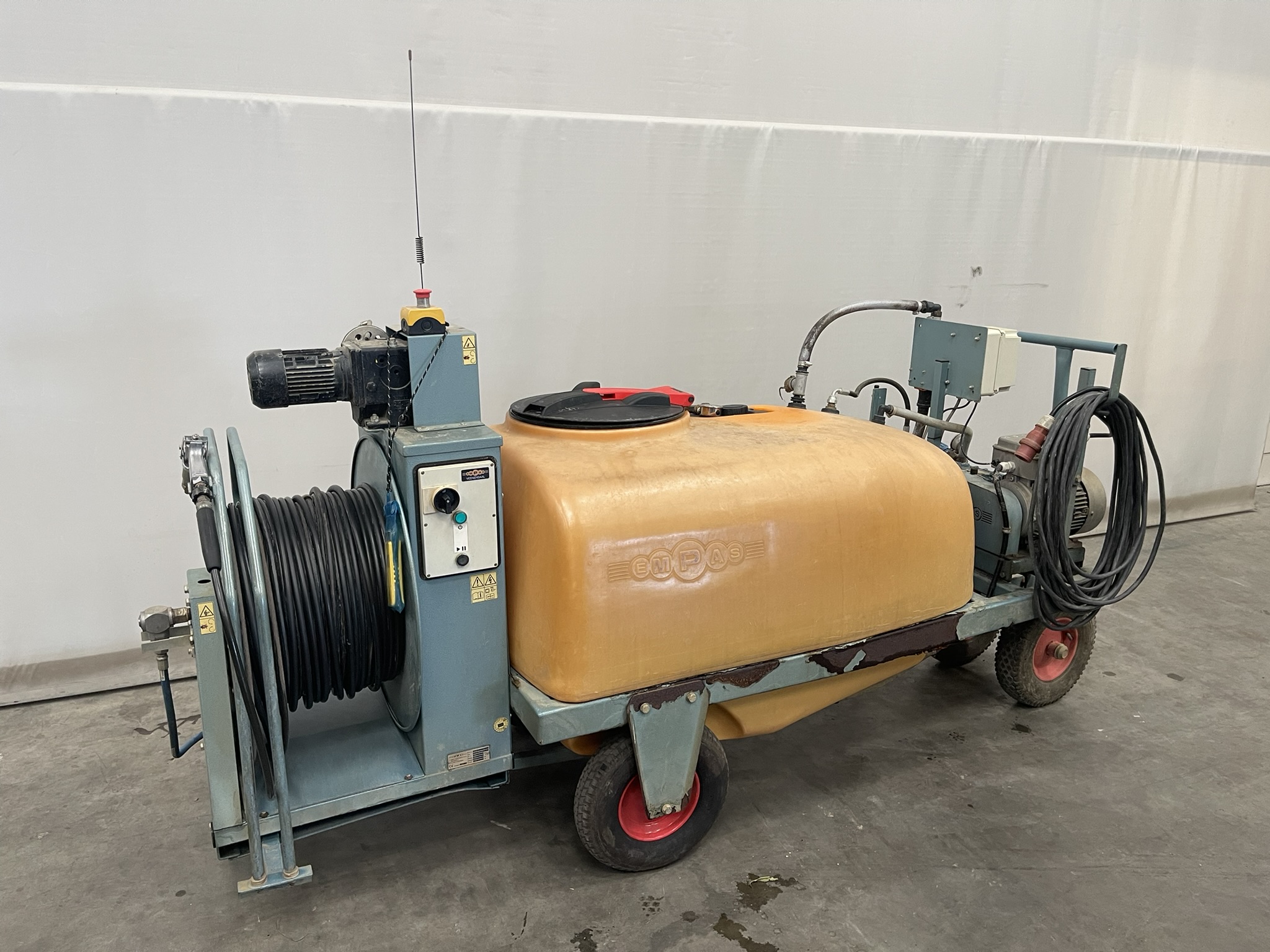 Empas spuitkar 600 liter incl. slanghaspel