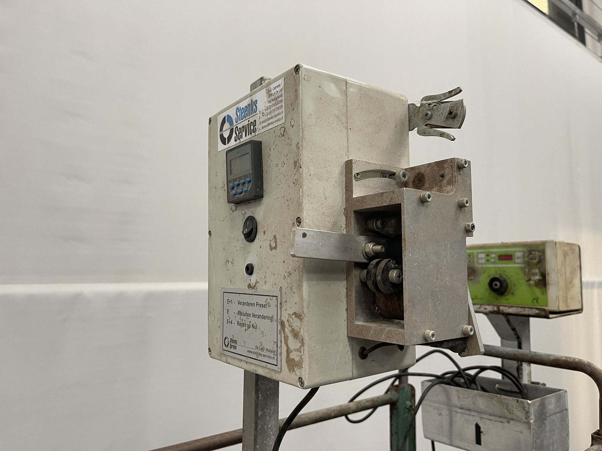 Pipe rail aerial platform incl. rope machine