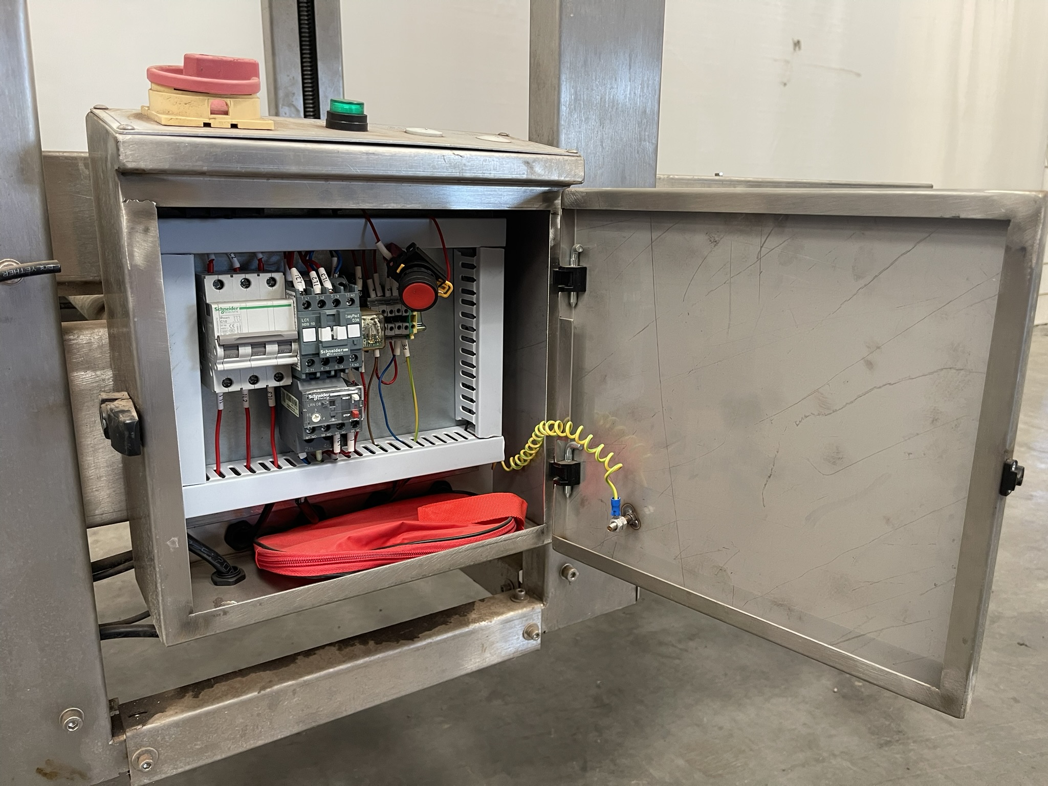 Packaging Equipment box closer