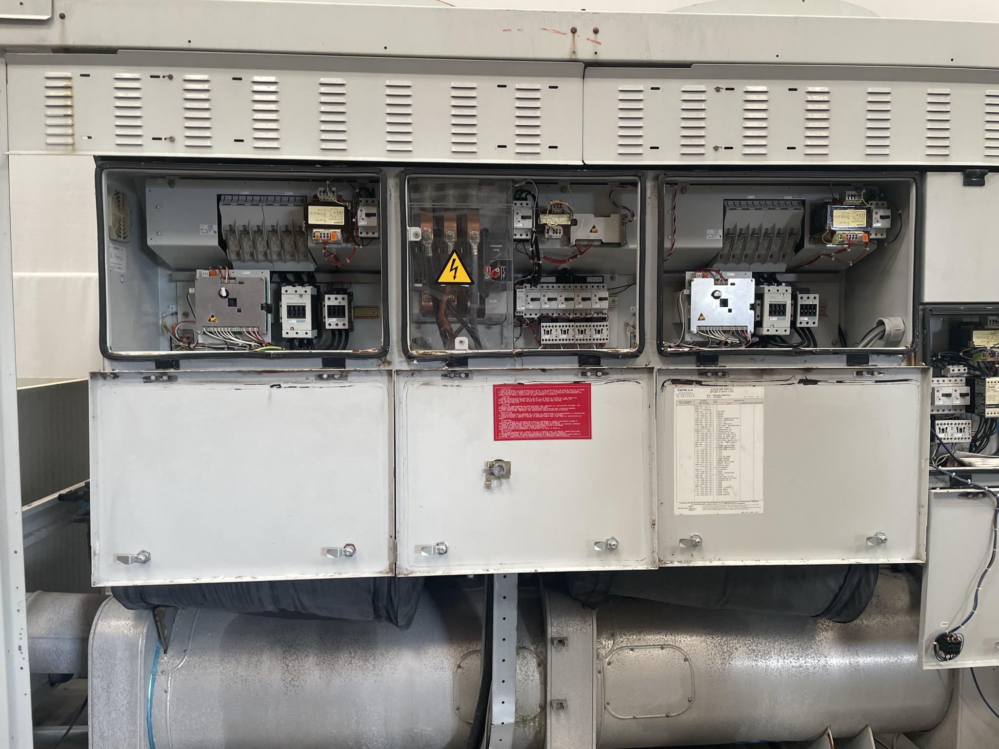 Carrier cooling installation