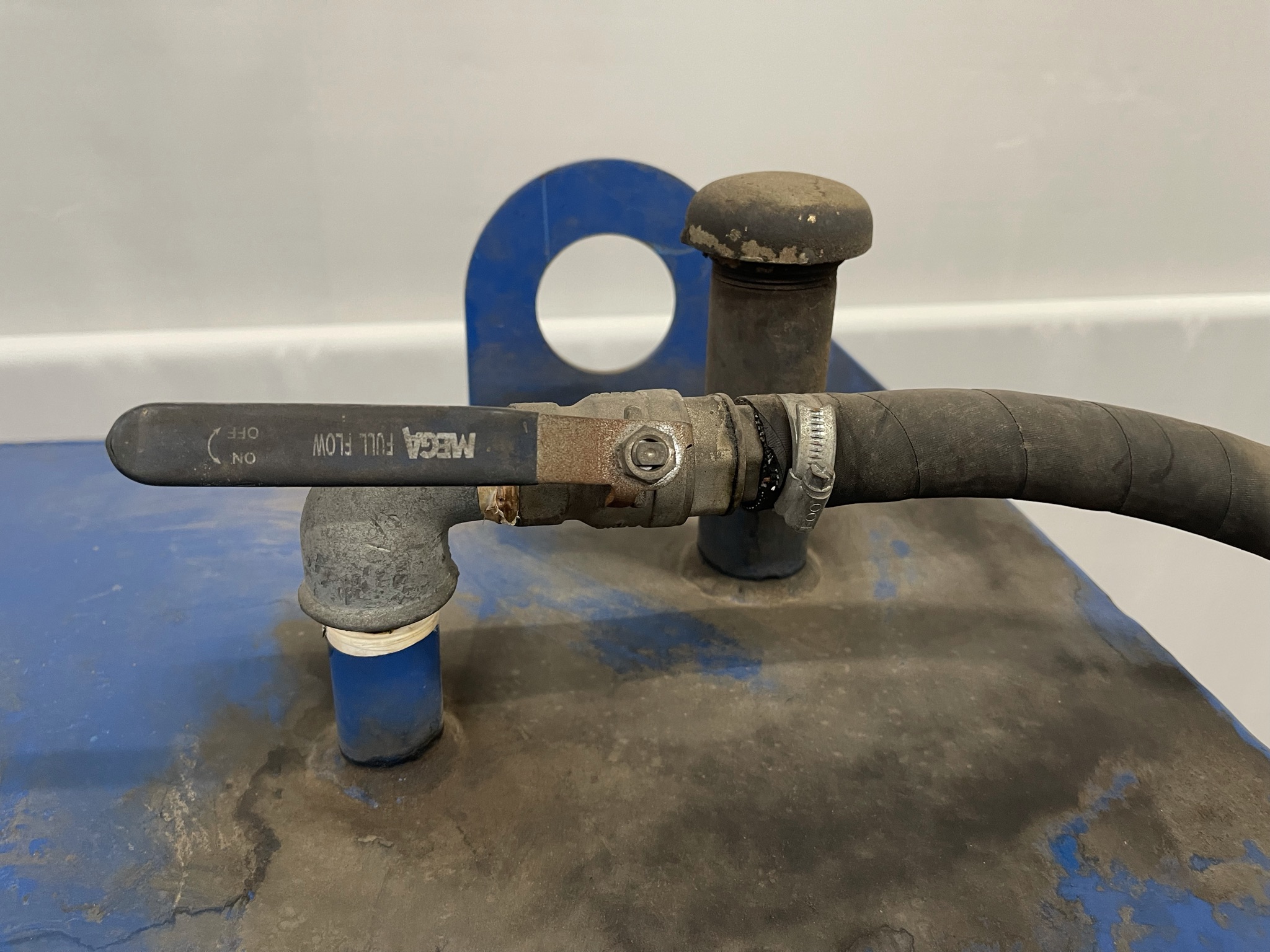 Brandstoftank 3000 liter incl. opvangbak