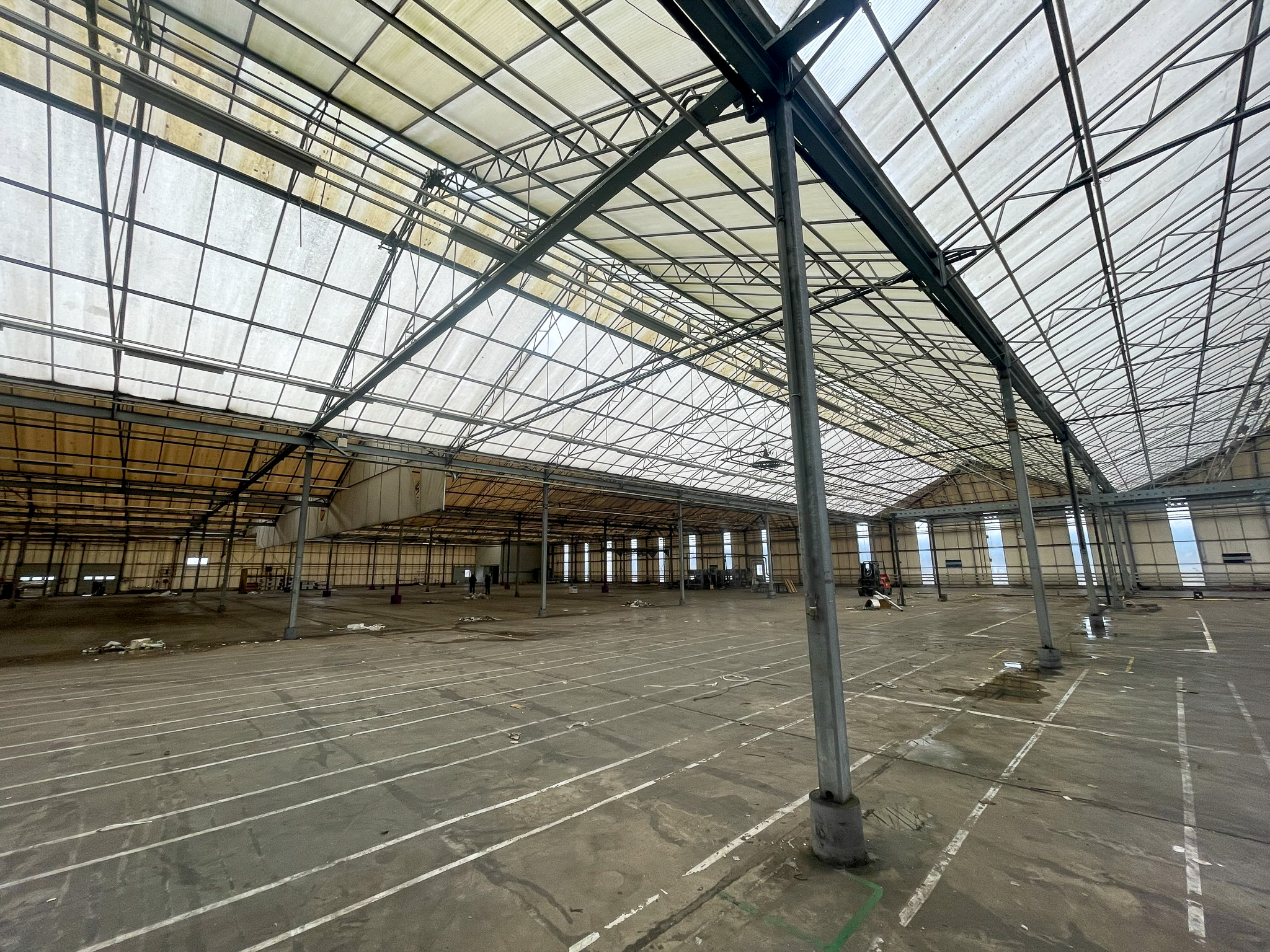 Breedkap kas 16.00 m 8.640 m²