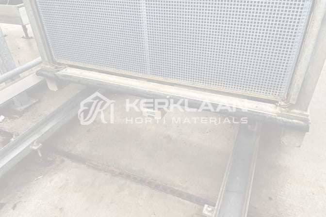 Automatic container transporter