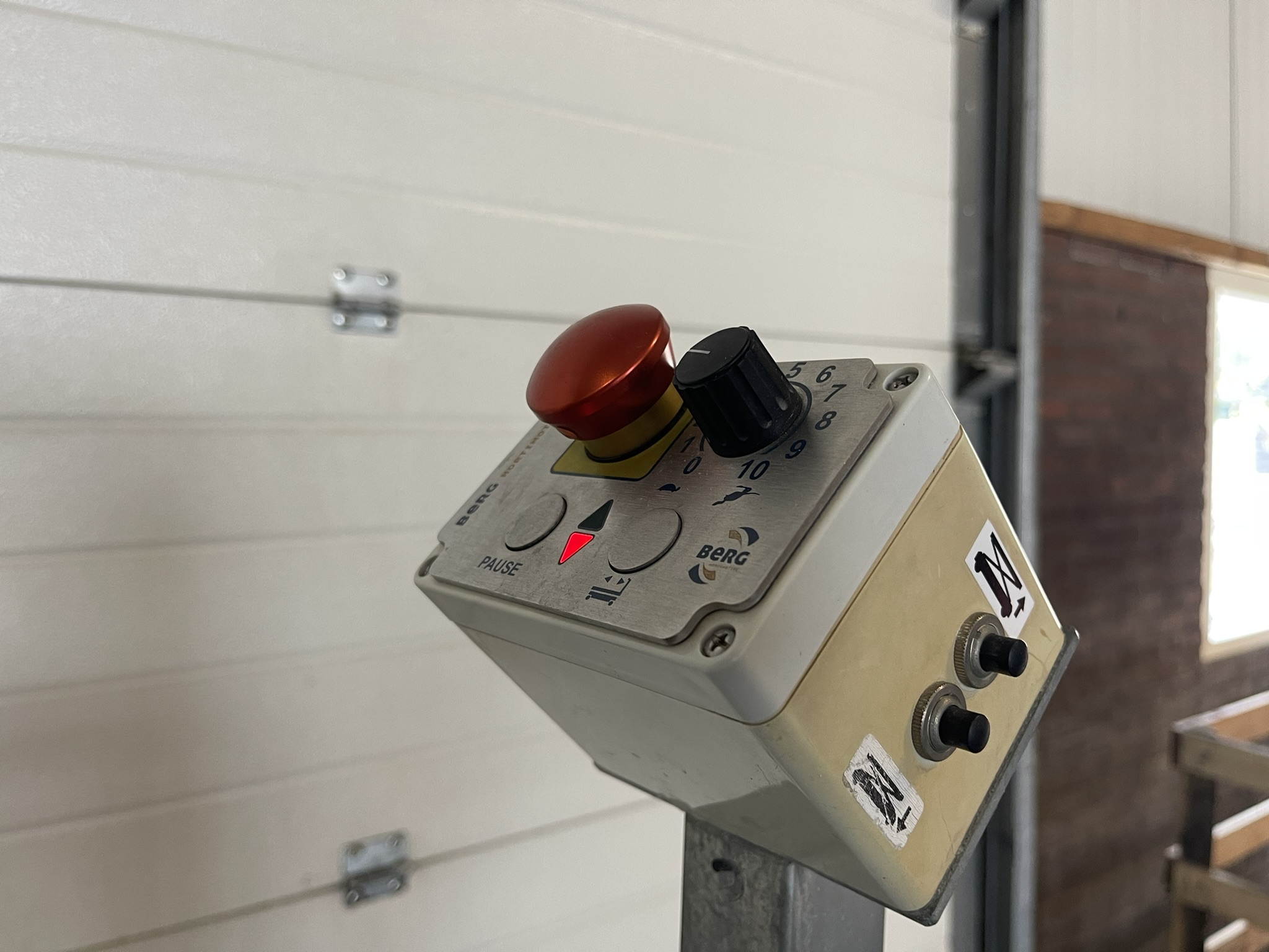 Berg pipe rail aerial worker