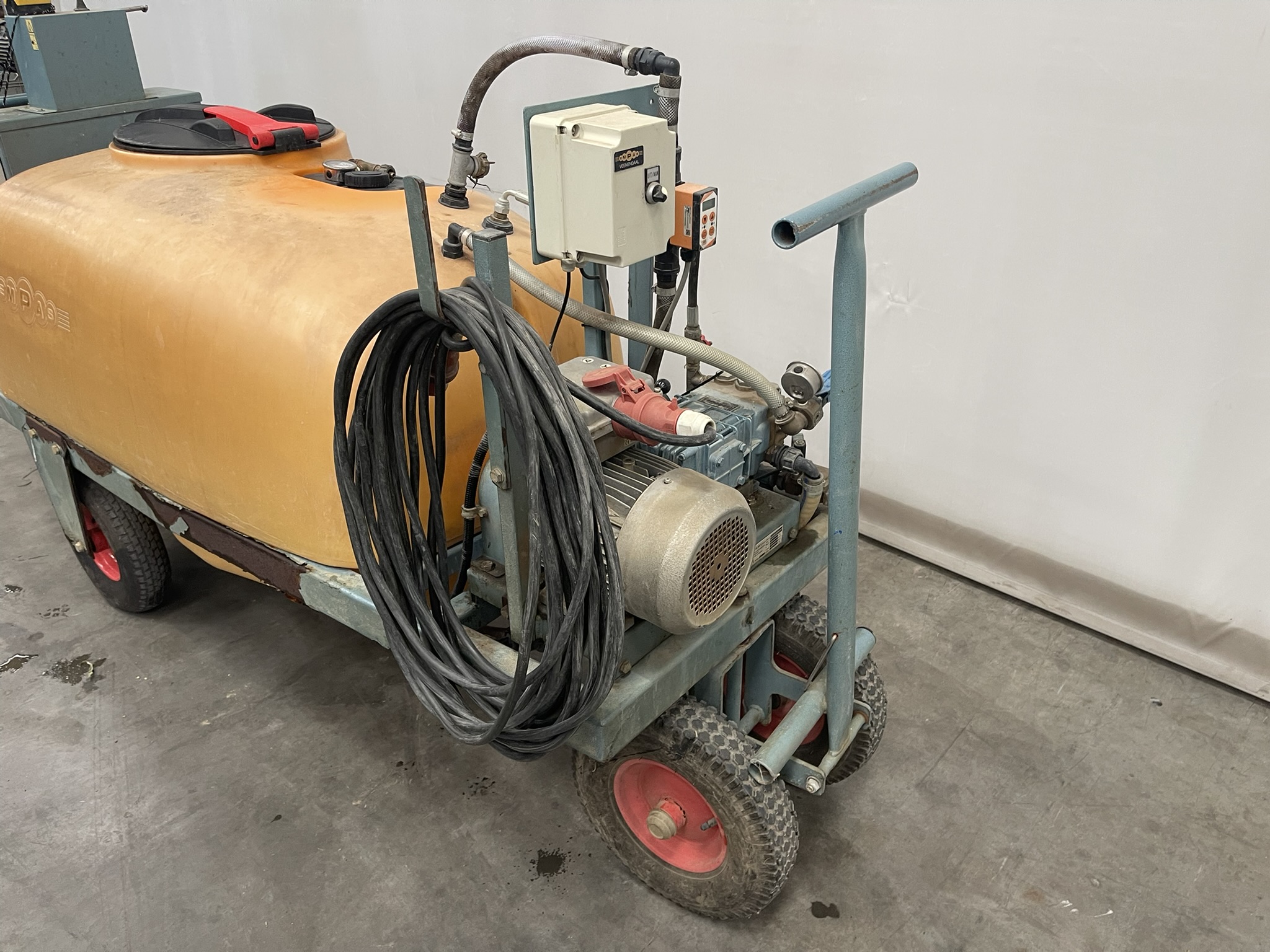 Empas spuitkar 600 liter incl. slanghaspel