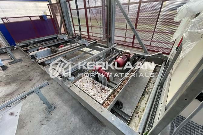 Automatic container transport trolley