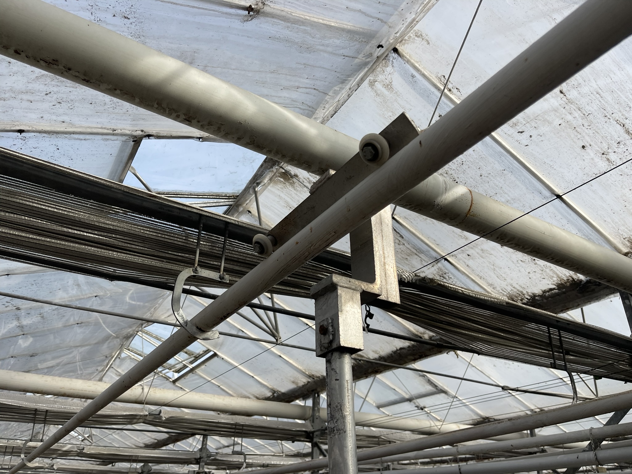 Over crop hanging trolleys 1650x480 mm