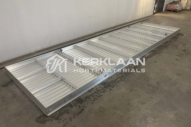 Aluminum mobile container with aluminium ebb and flow bottom