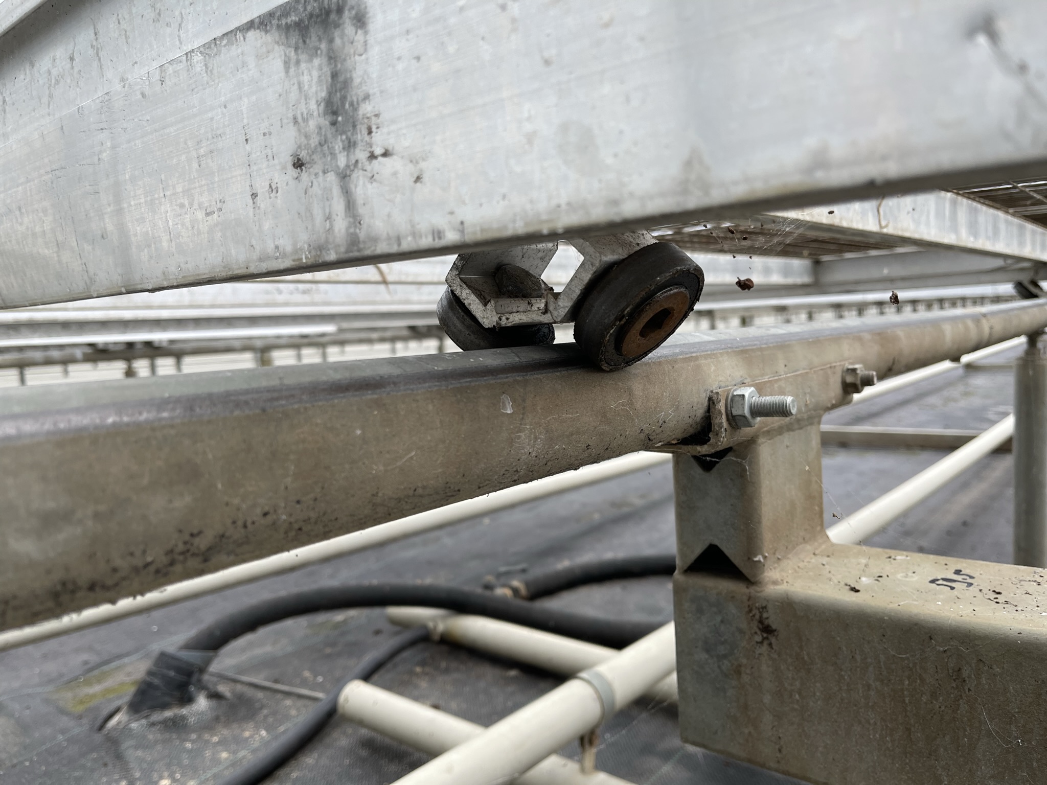 Aluminium rolcontainers met gaasbodem