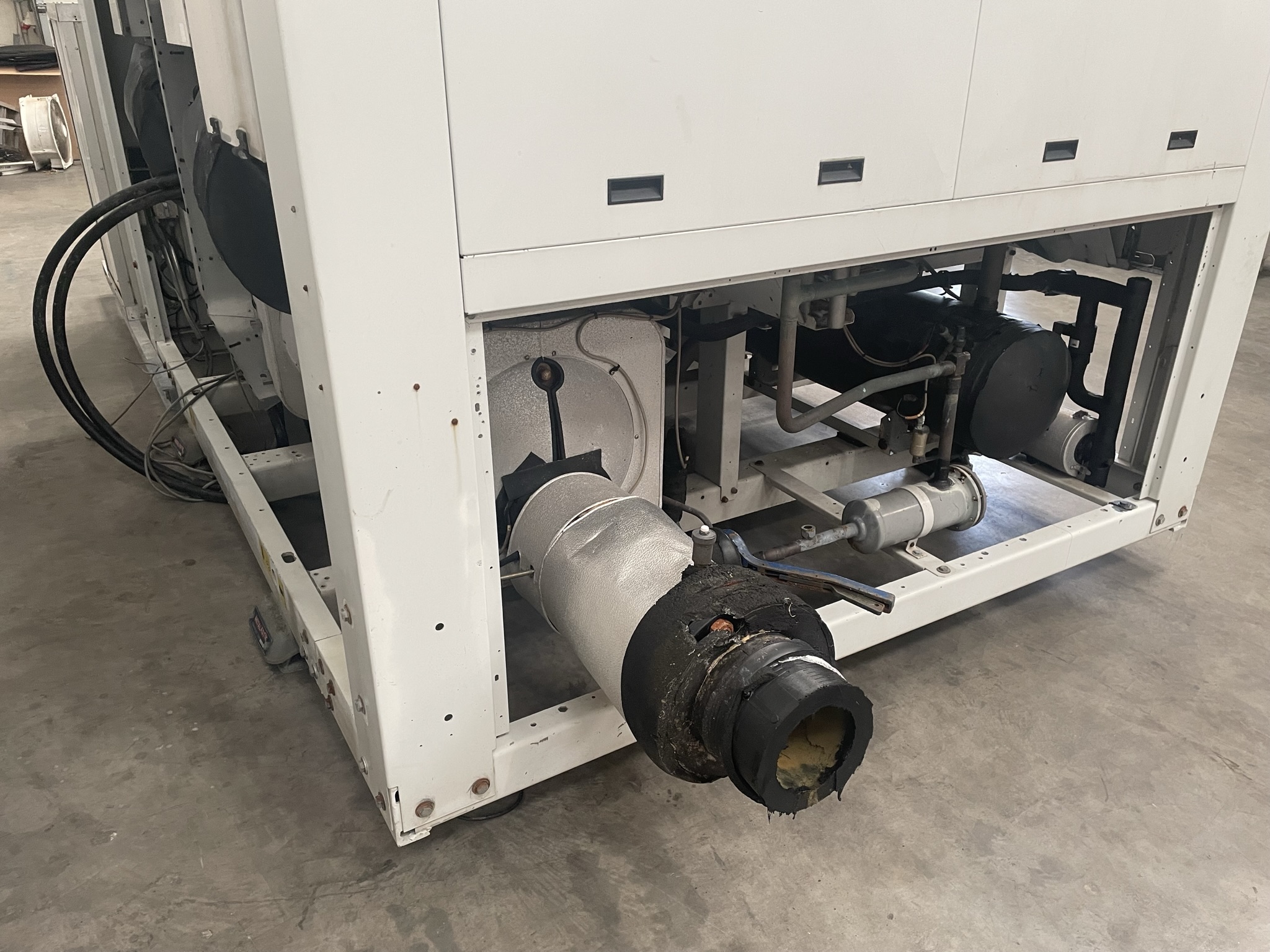 Carrier cooling installation