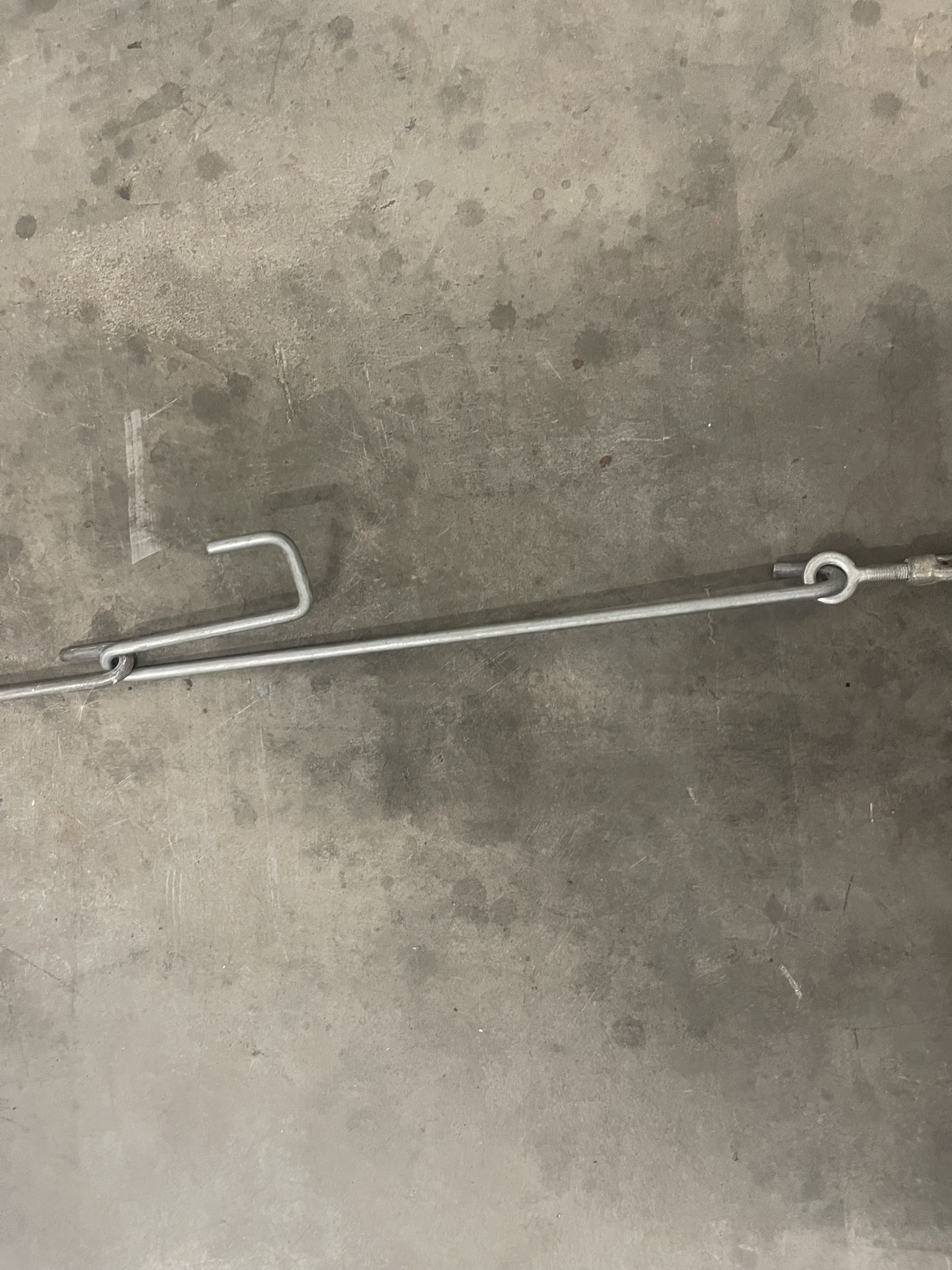 Cultivation gutters suspension hooks