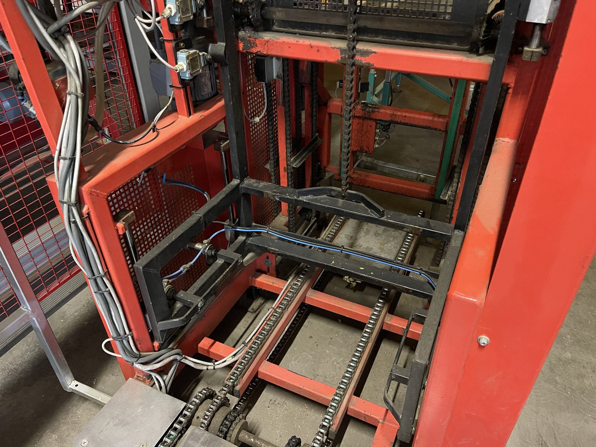 Destacker & Aweta Crate tipper