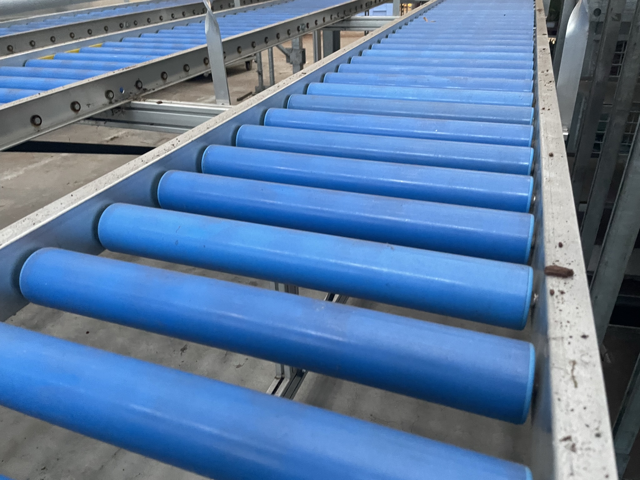 Roller conveyor buffer systems