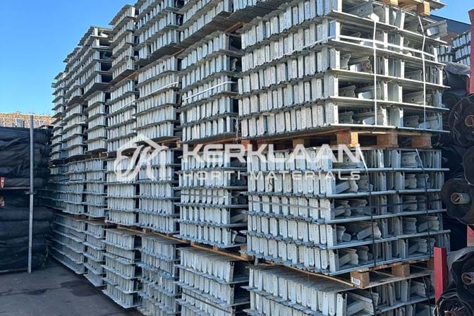 Pipe rail supports clamped 150 mm