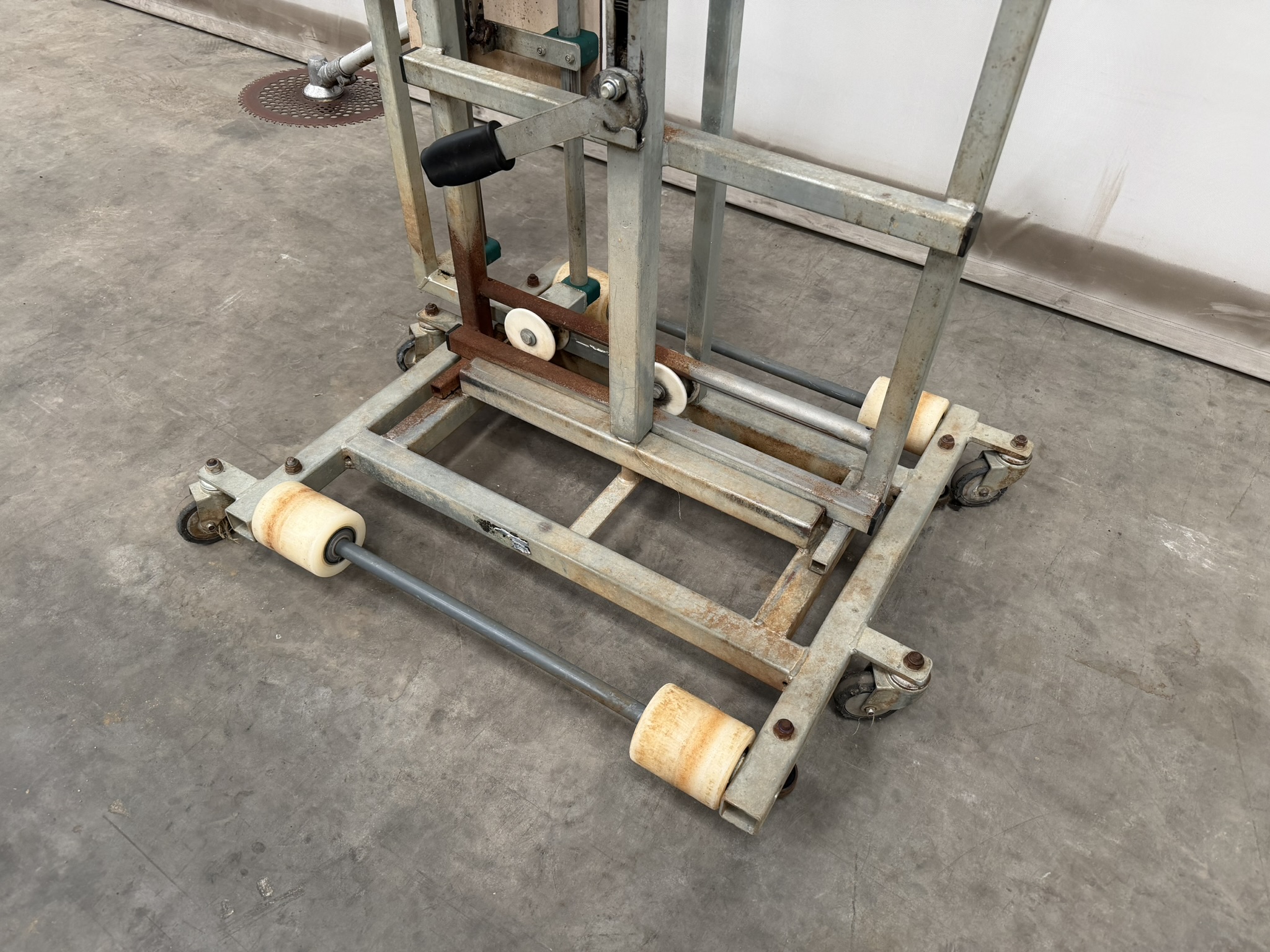 pipe rail log saw