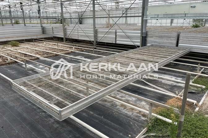 Aluminium mobile containers with mesh bottom