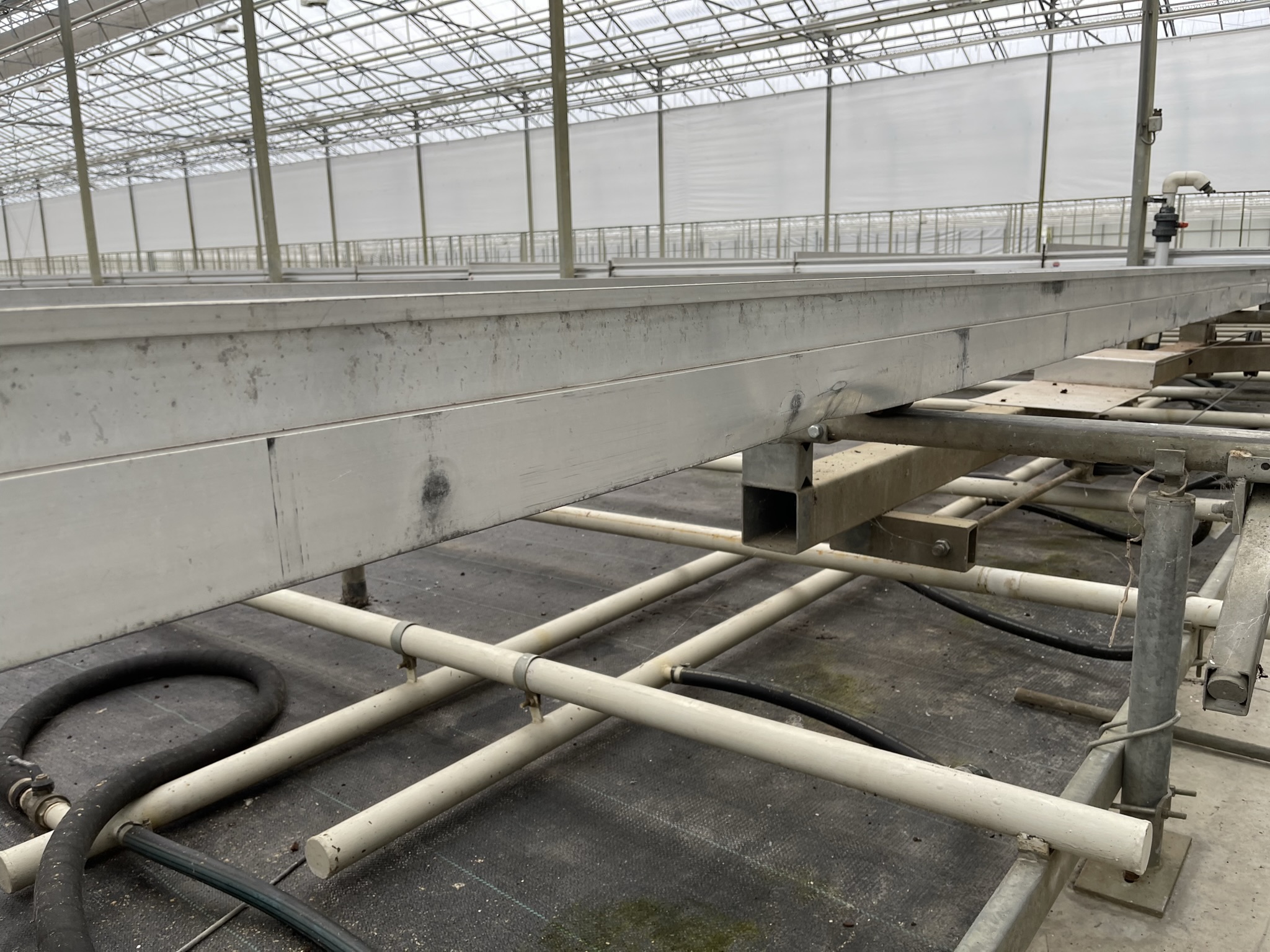 Aluminium rolcontainers met gaasbodem