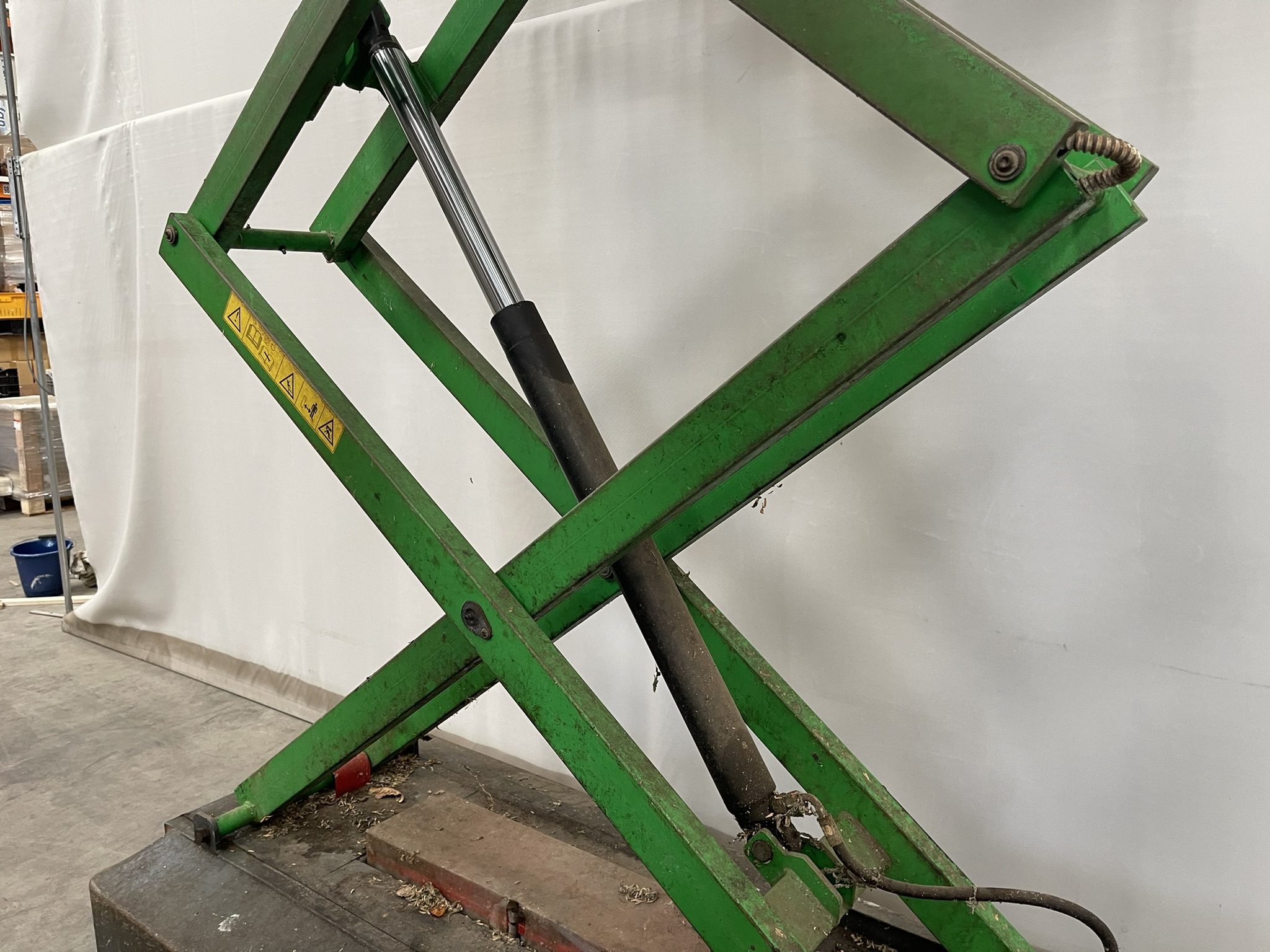 Pipe rail aerial workers