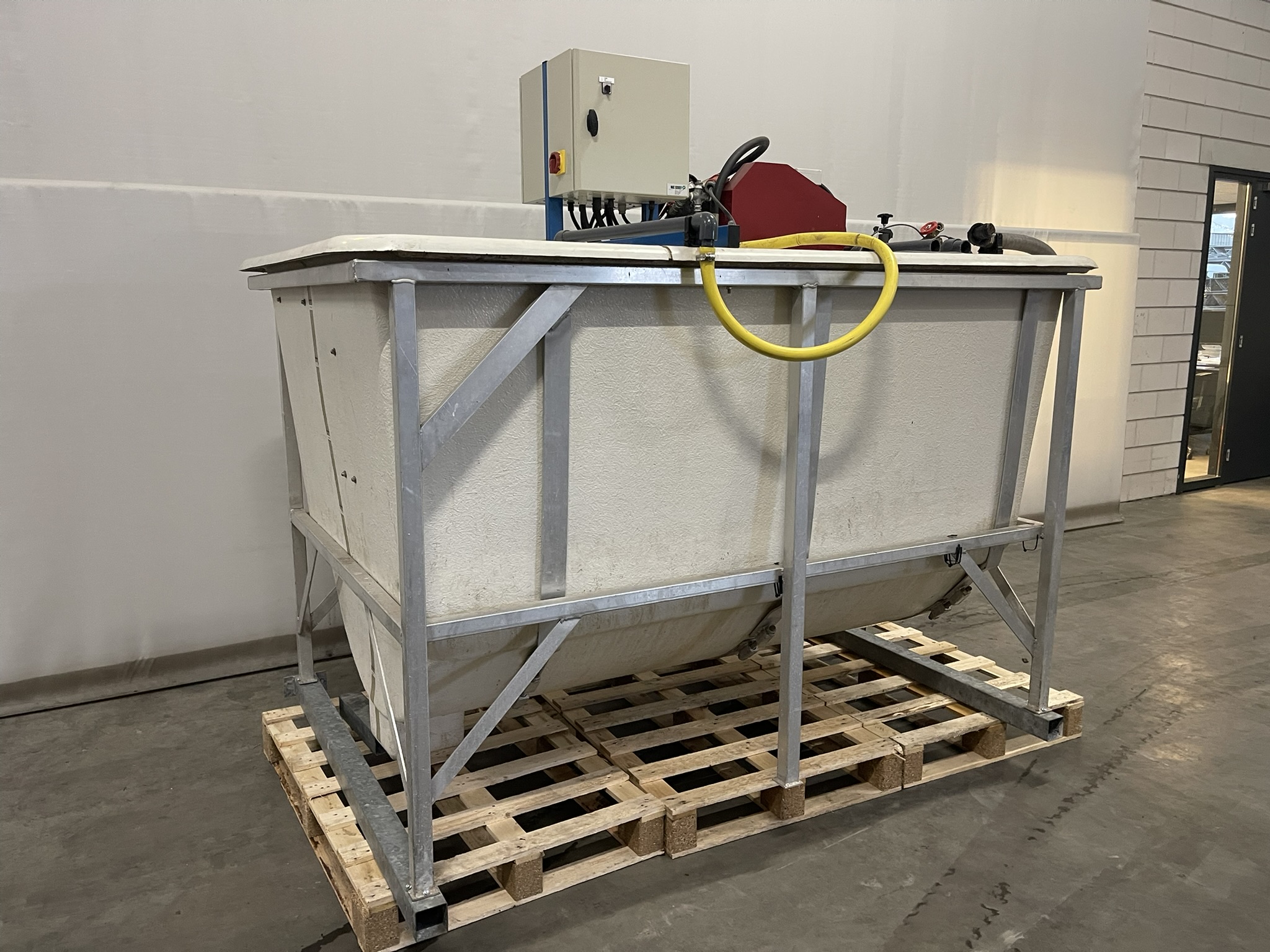 Empas pompset incl. 2300 liter bak