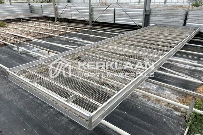 Aluminium mobile containers with mesh bottom