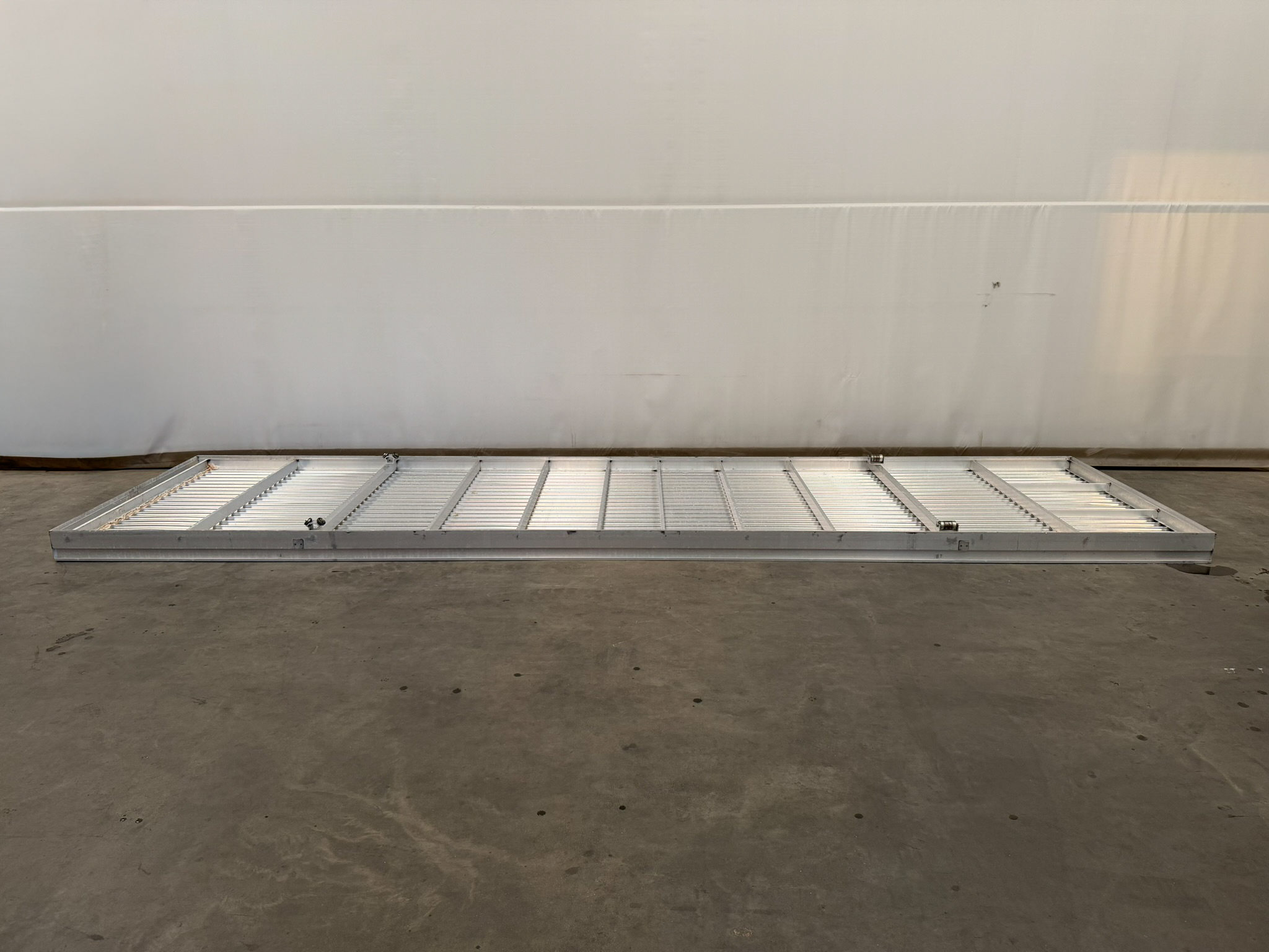 Aluminum mobile container with aluminium eb and flow bottom
