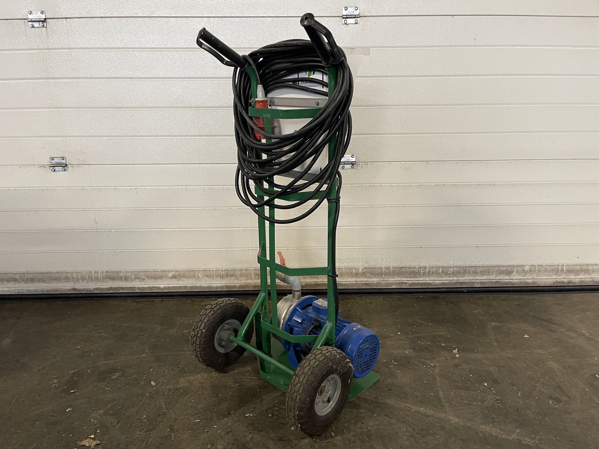 Ebara pomp op steekwagen