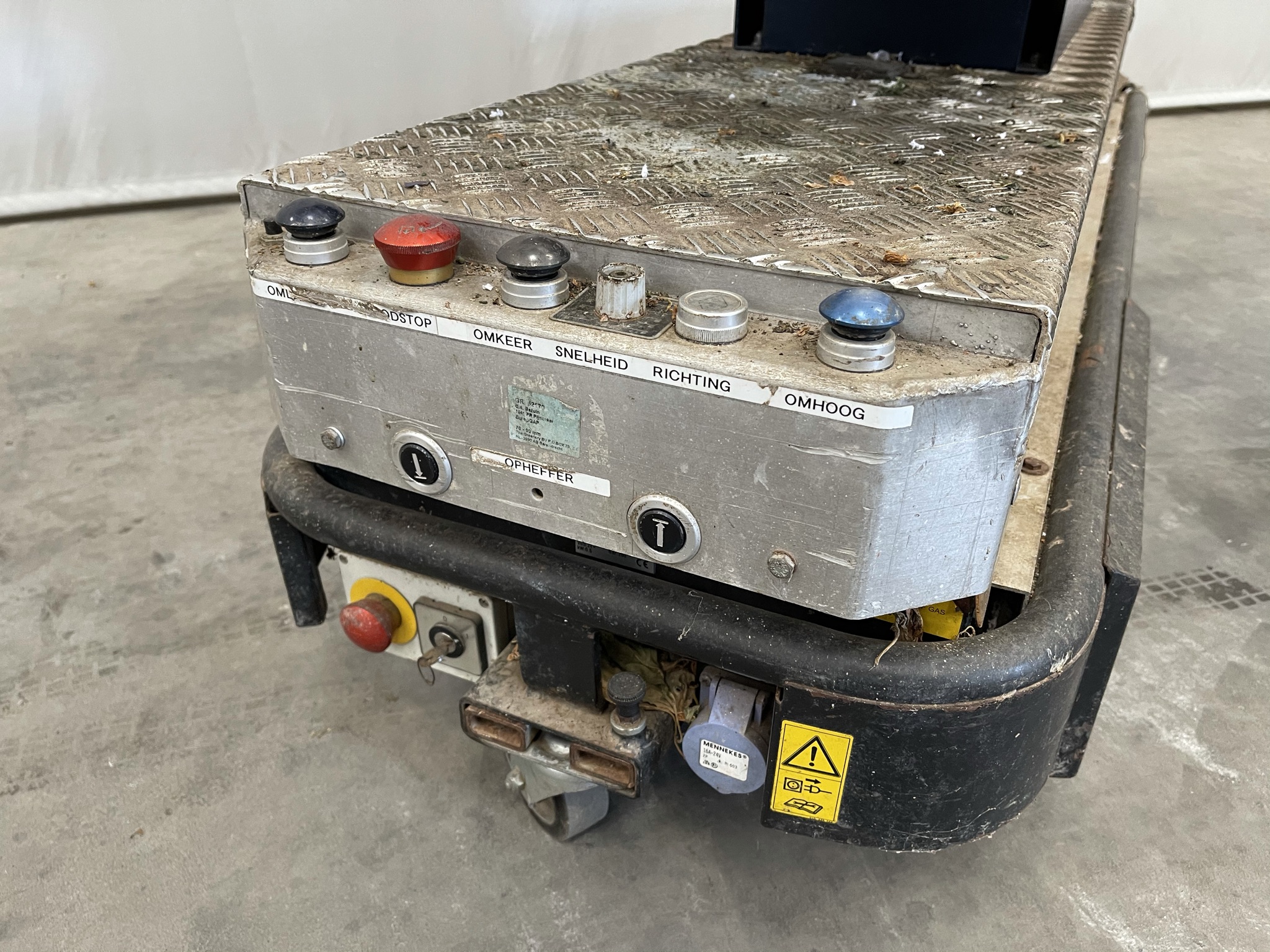 aerial work platforms including harvest bin