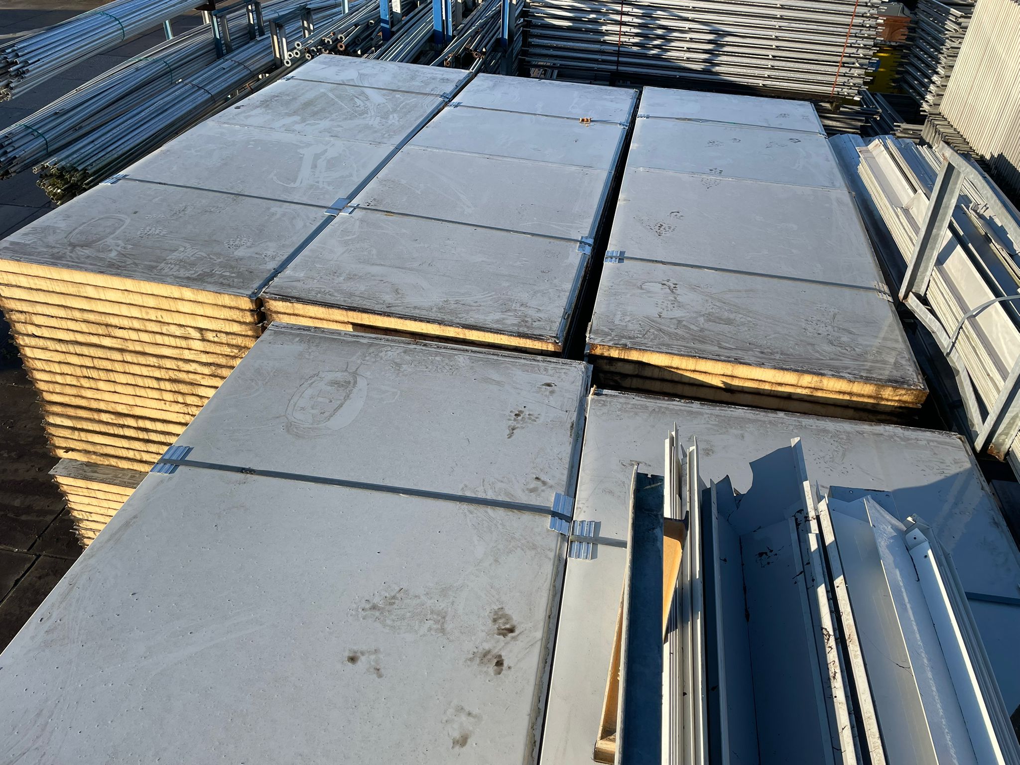 Sandwich knikdeksysteem 940 m²