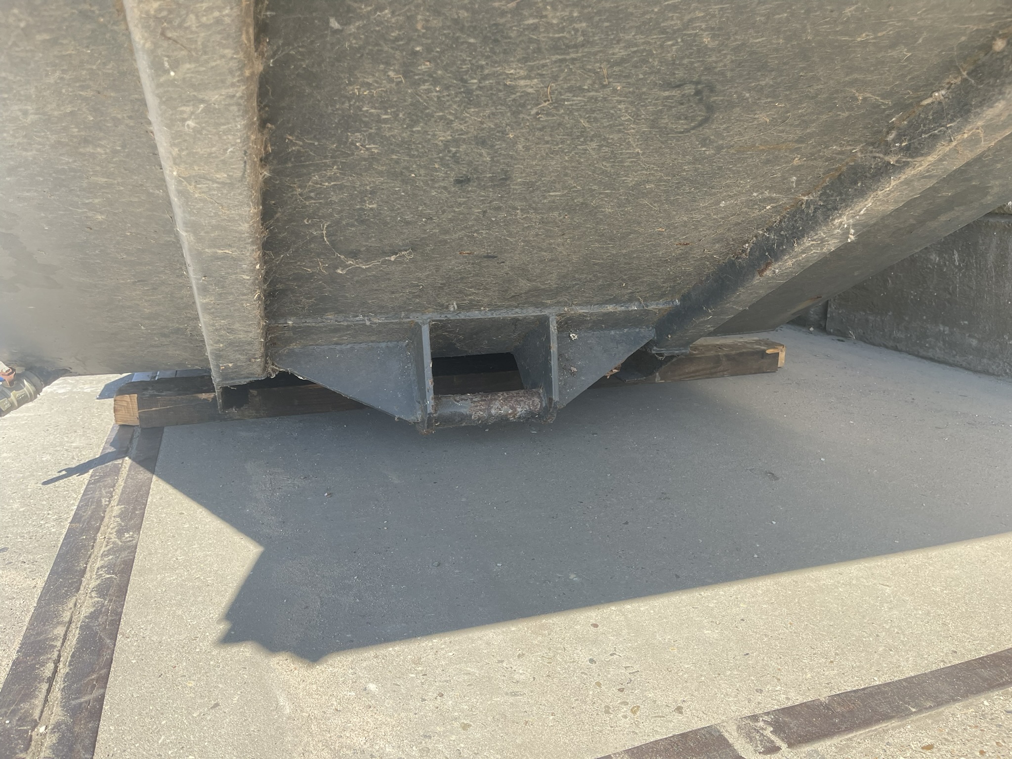 10 m³ container with hydraulic valve