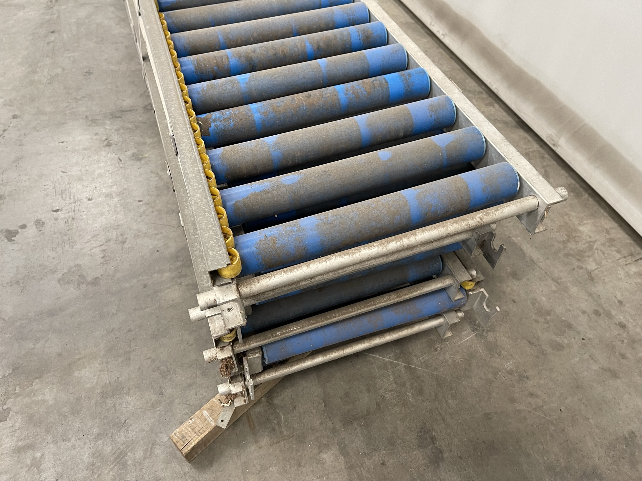 Roller conveyors