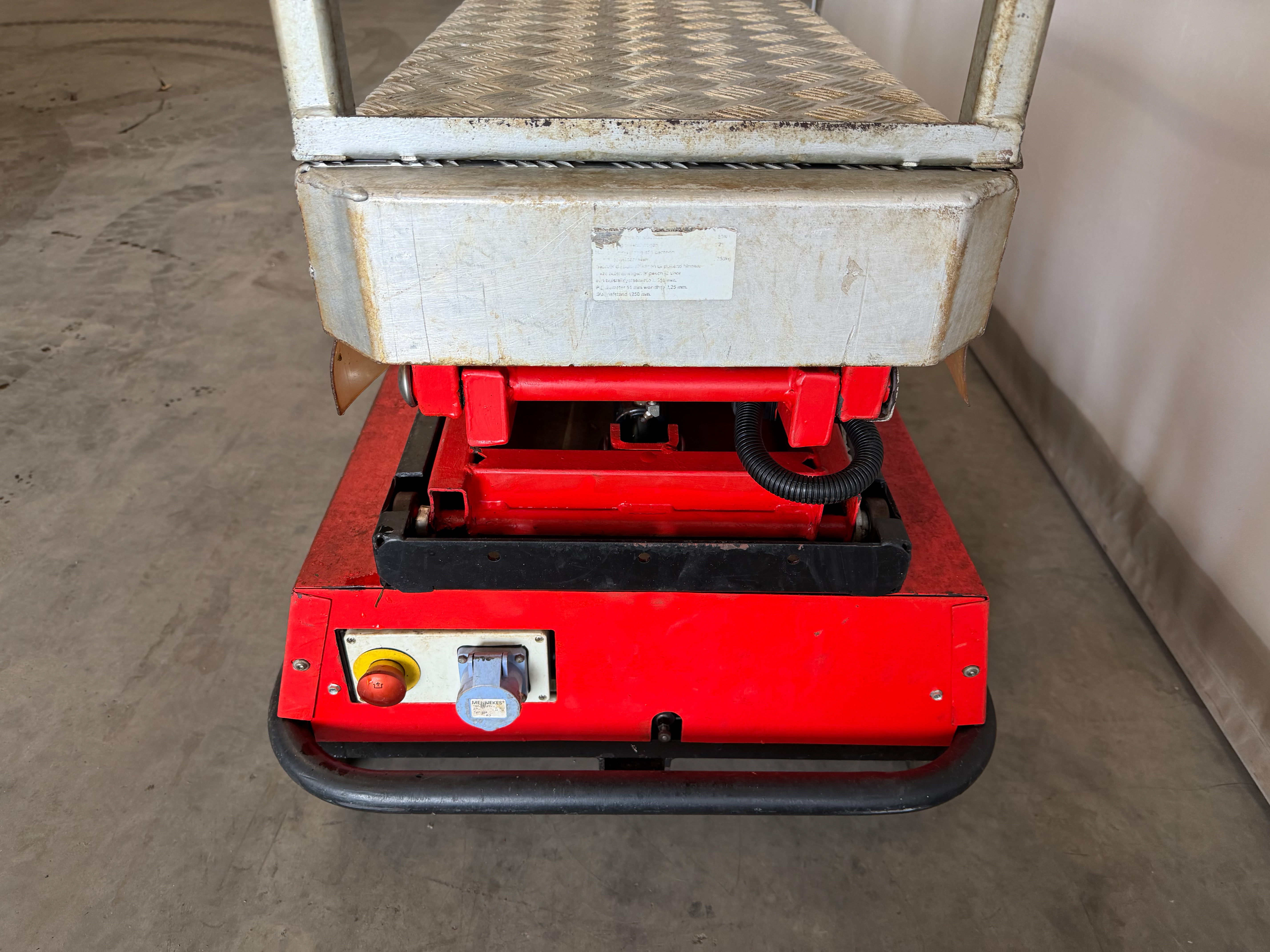 Berg pipe rail aerial worker